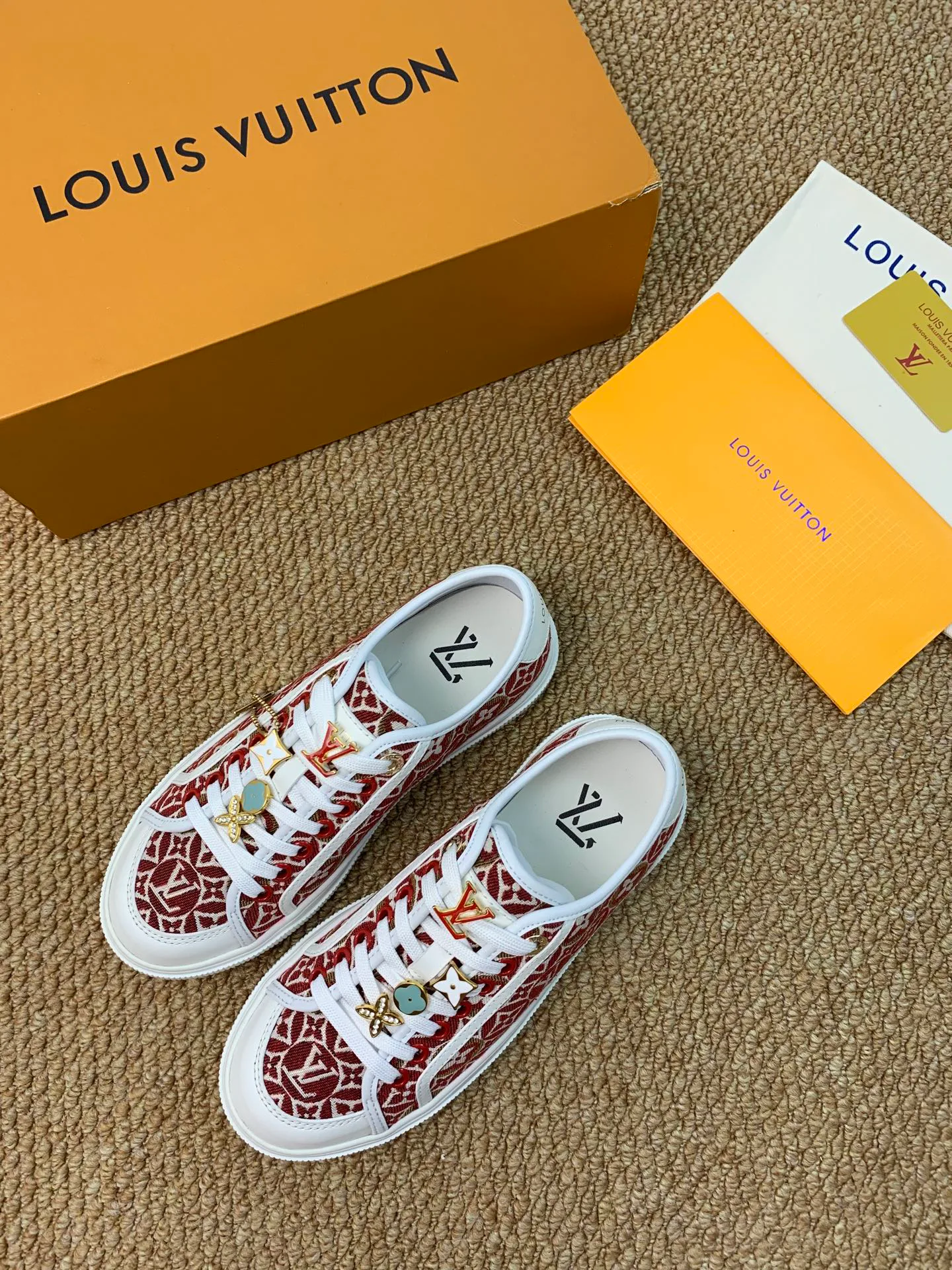 Кроссовки Женские Louis Vuitton 17545196