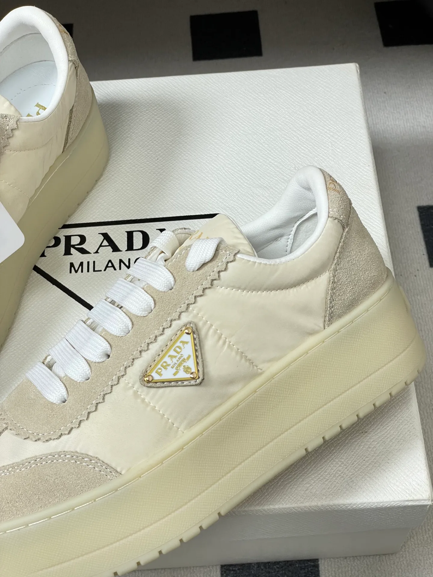 Кроссовки Женские Prada 12810938