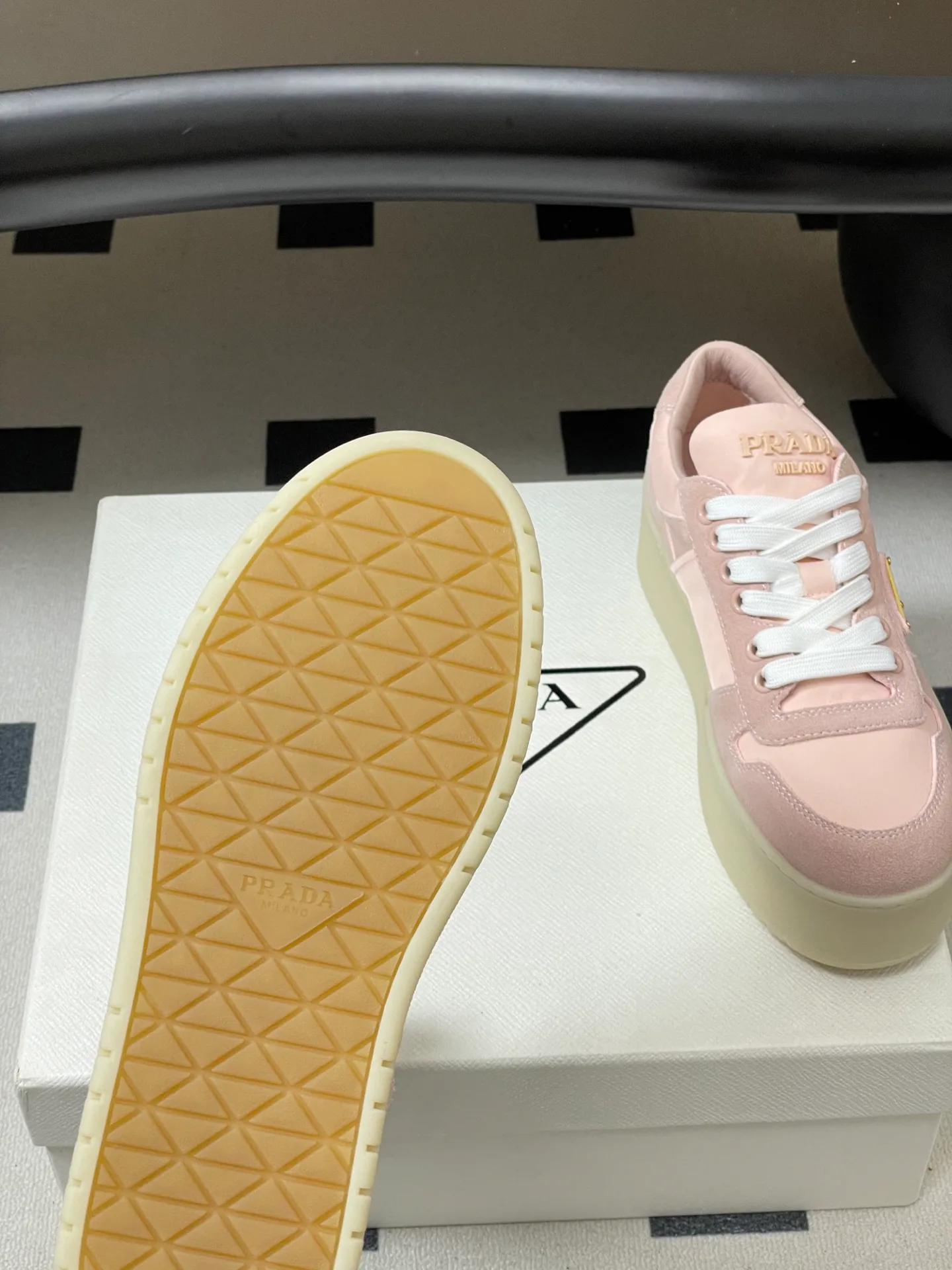 Кроссовки Женские Prada 12810940