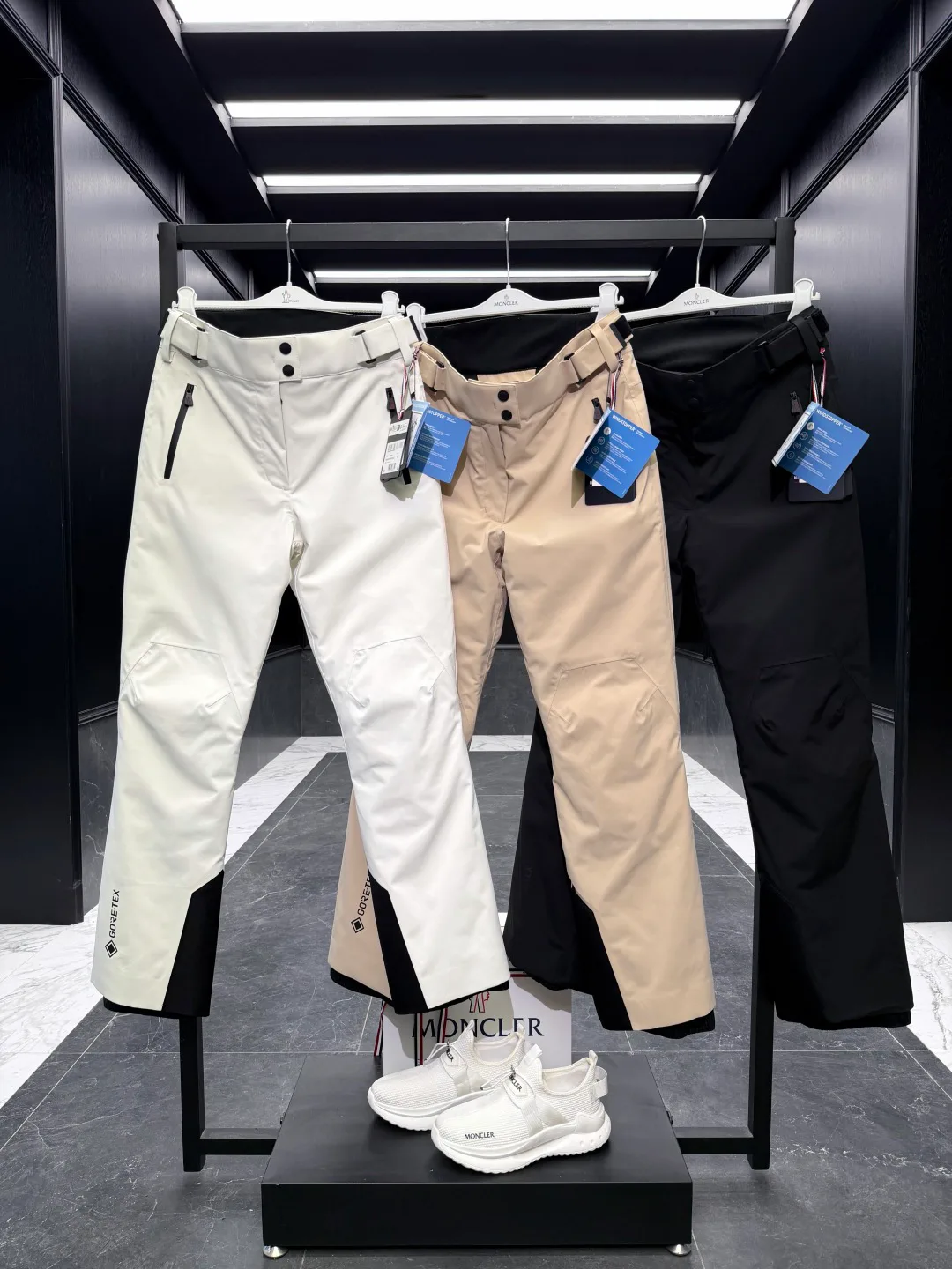 Брюки Женские Moncler 18725270