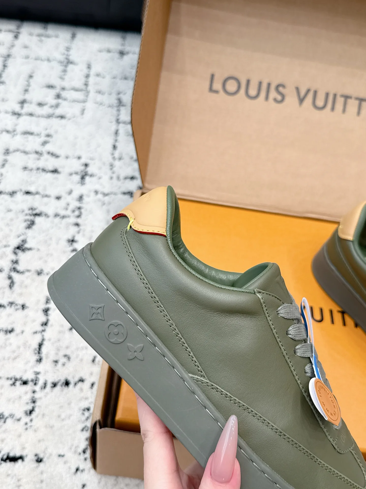 Кроссовки Женские Louis Vuitton 17615668
