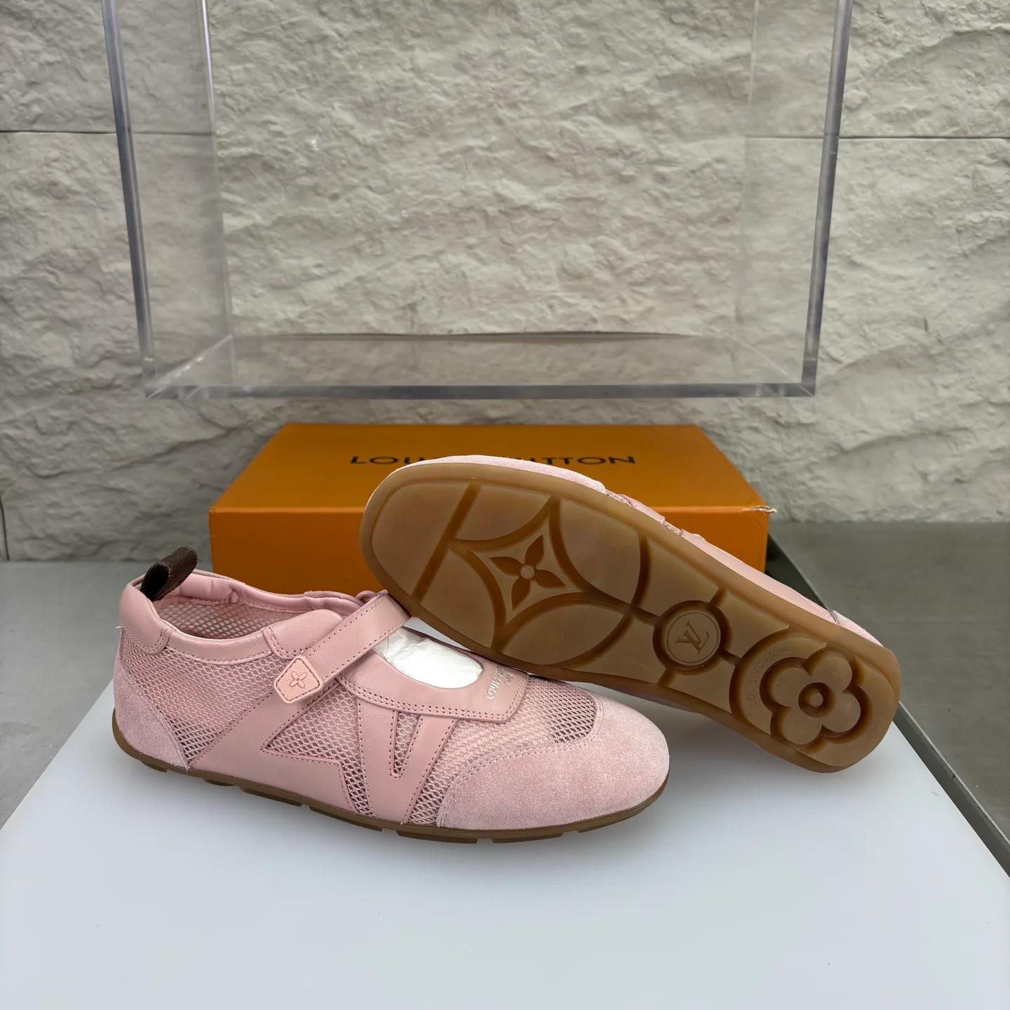 Кроссовки Женские Louis Vuitton 18656663