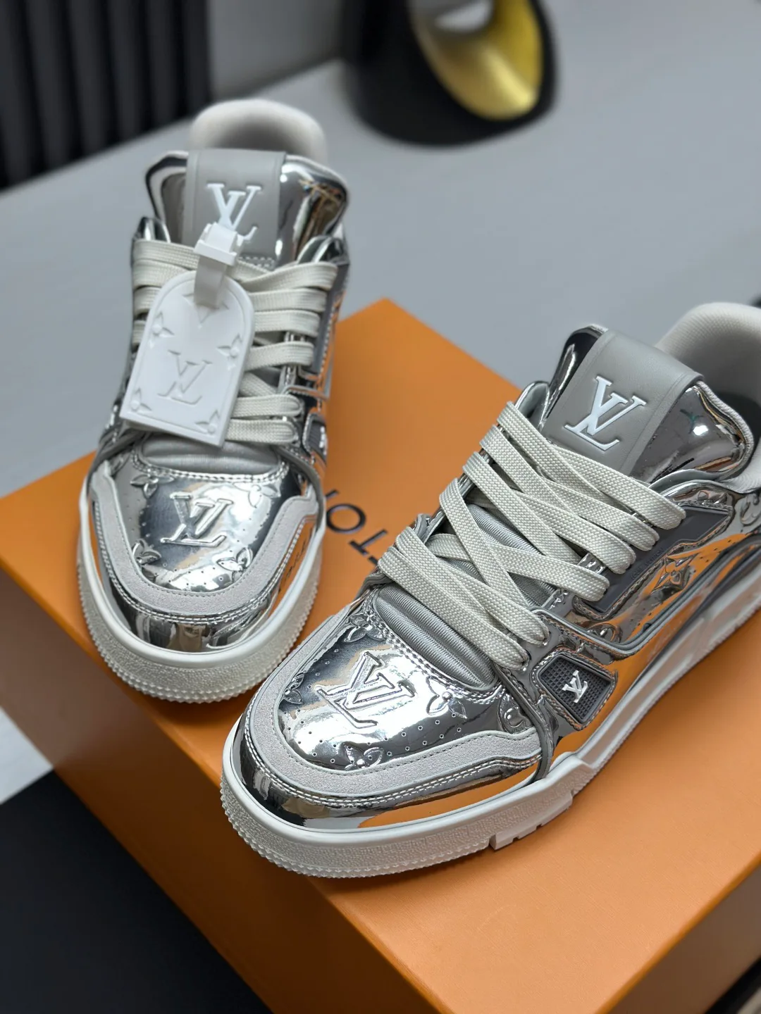 Кроссовки Женские Louis Vuitton 9581187