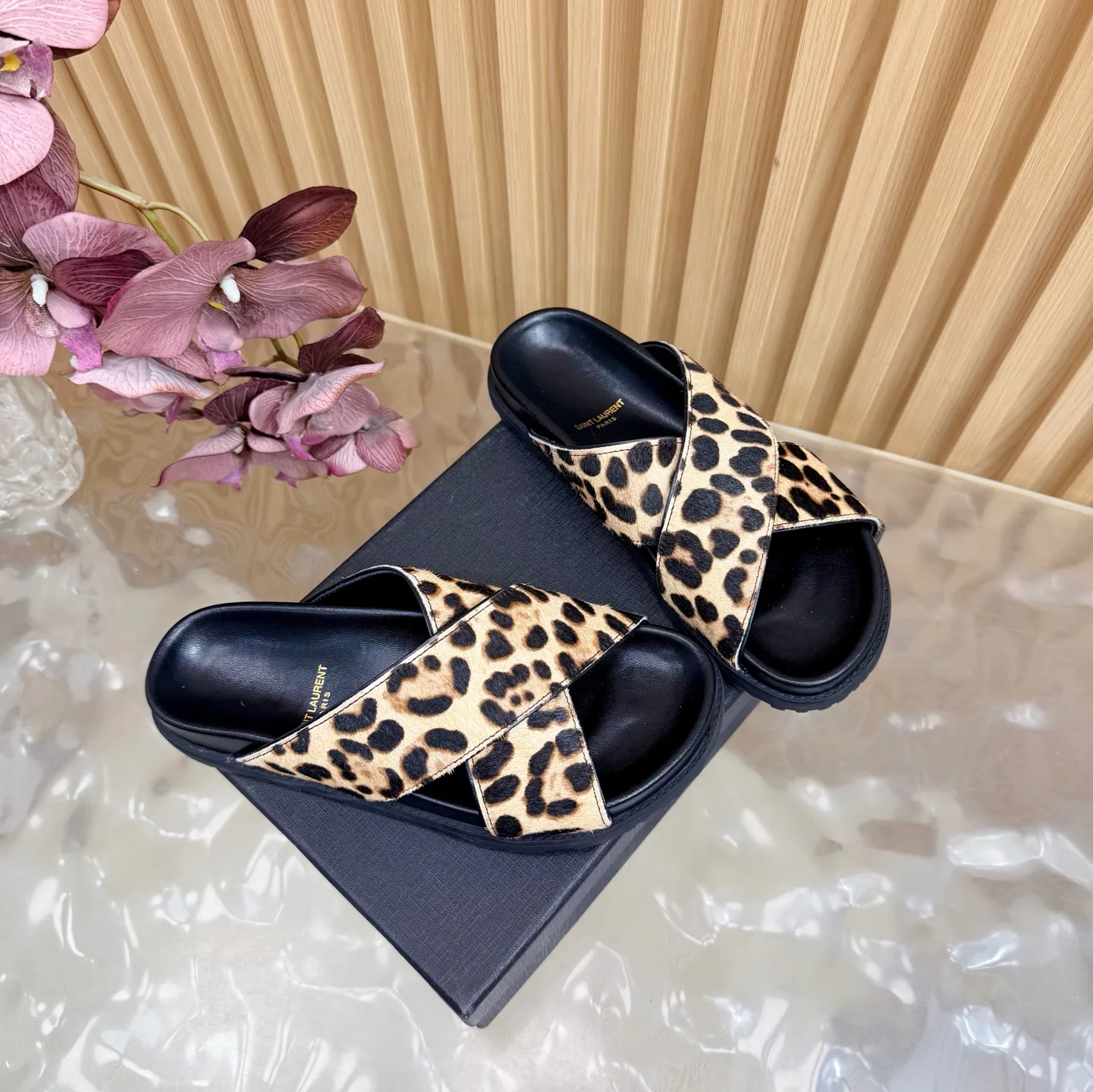 Шлепанцы Женские Saint Laurent 11755438