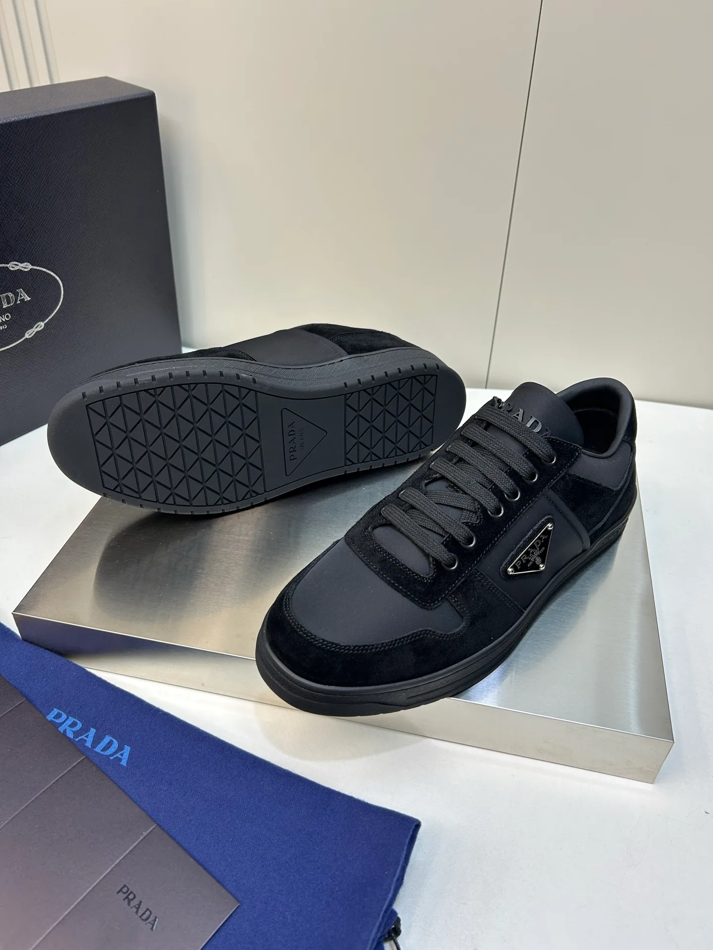 Кроссовки Мужские Prada 18267437