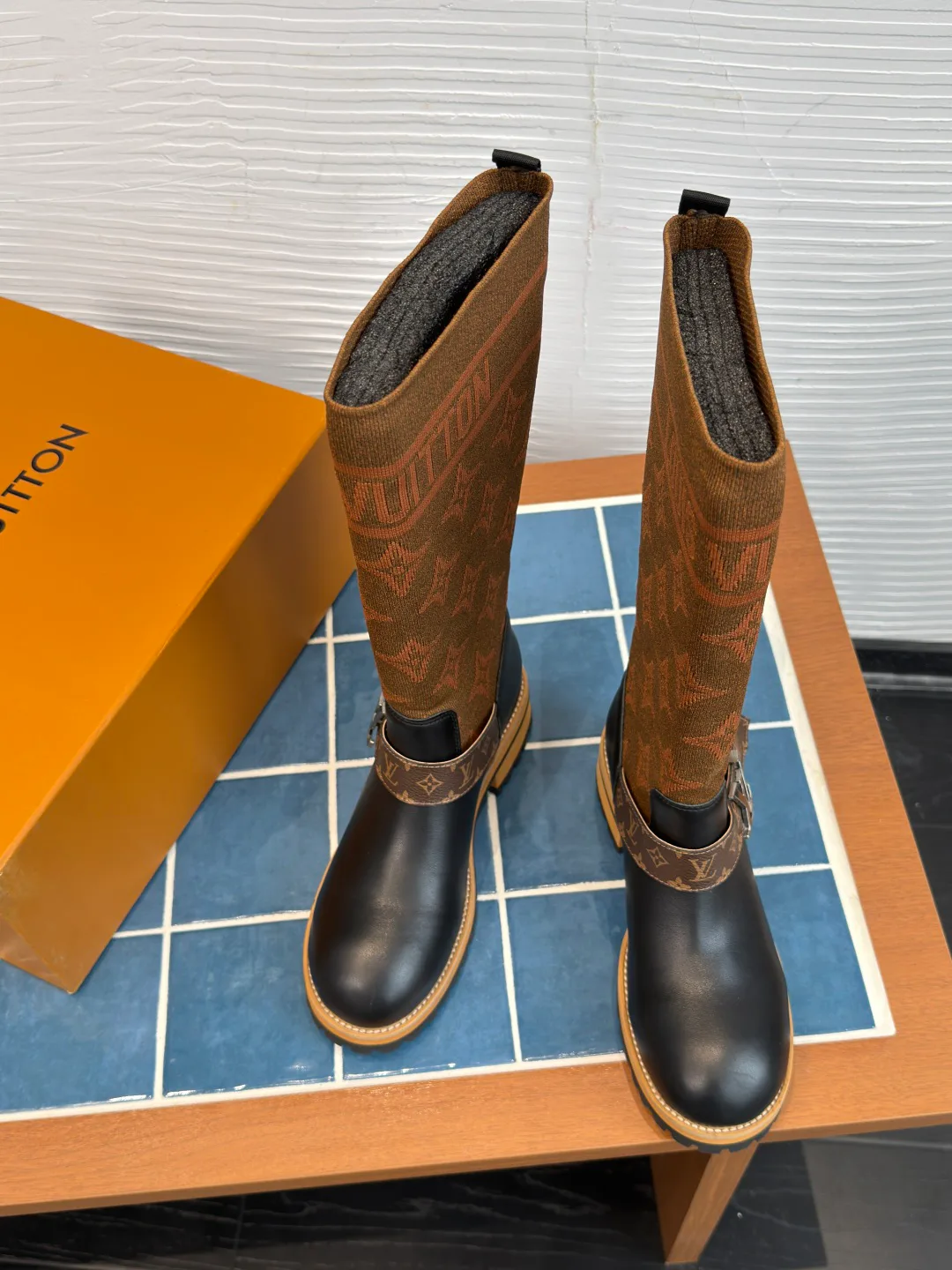 Сапоги Женские Louis Vuitton 18252050