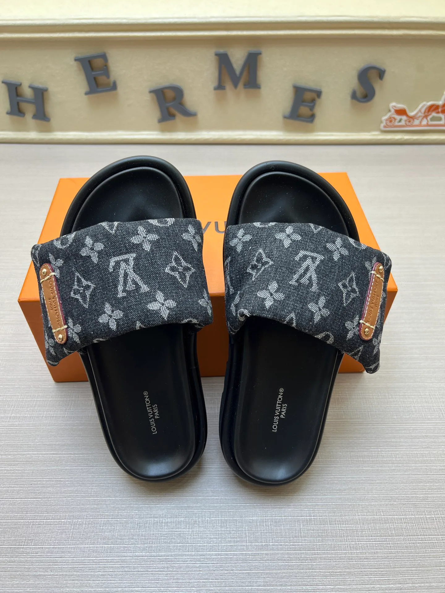 Шлепанцы Женские Louis Vuitton 9801558