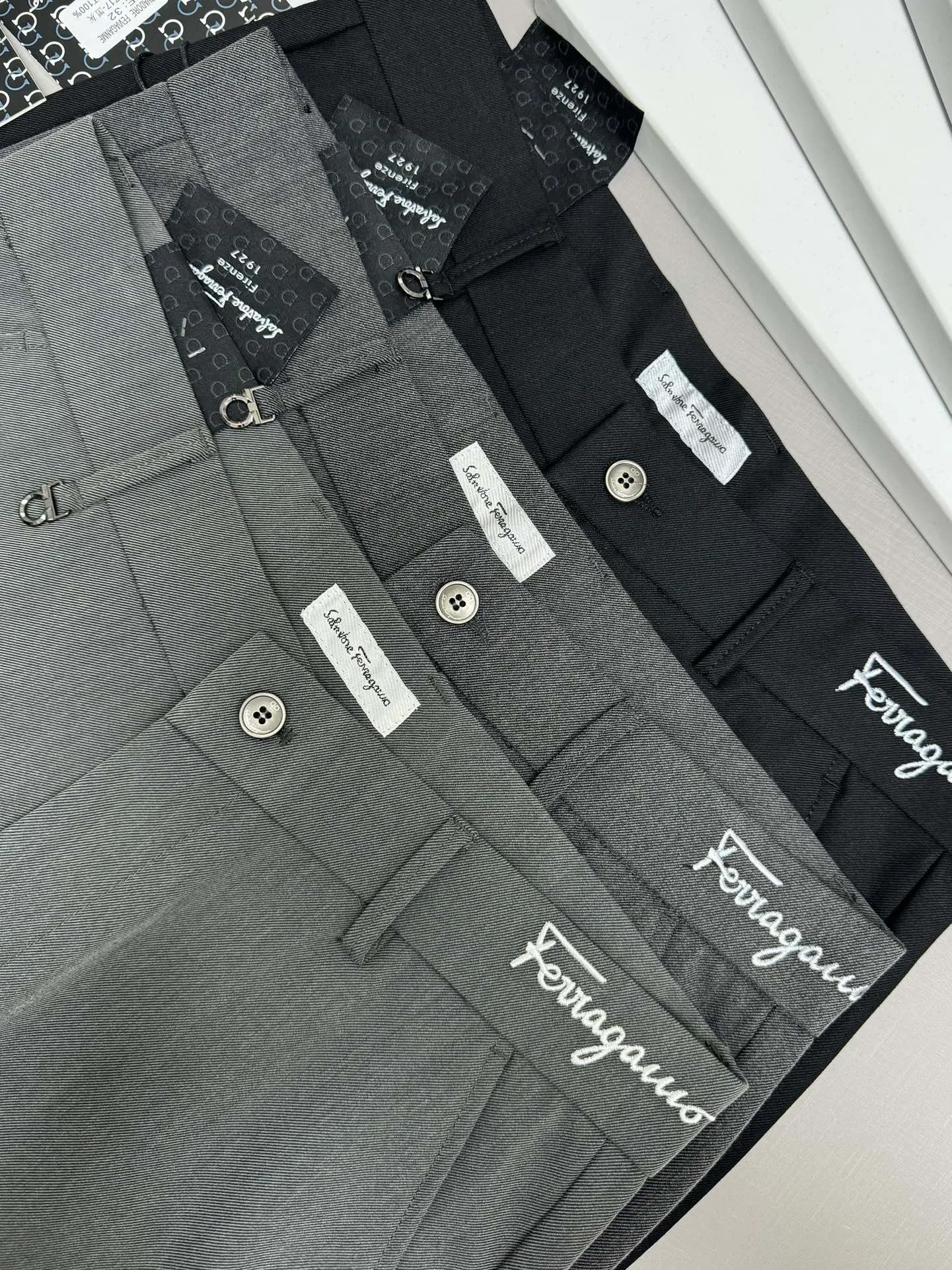 Брюки Мужские Salvatore Ferragamo 11755749