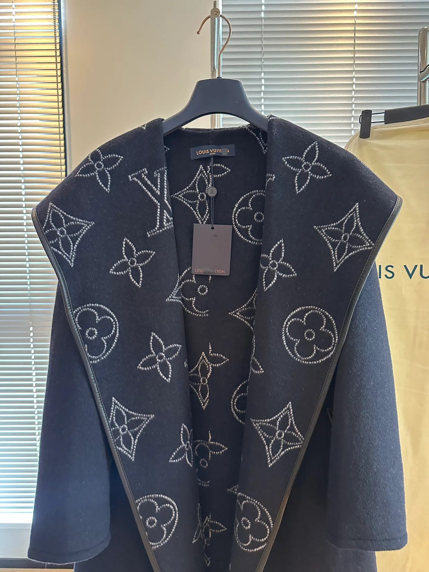 Пальто Женские Louis Vuitton 19189553