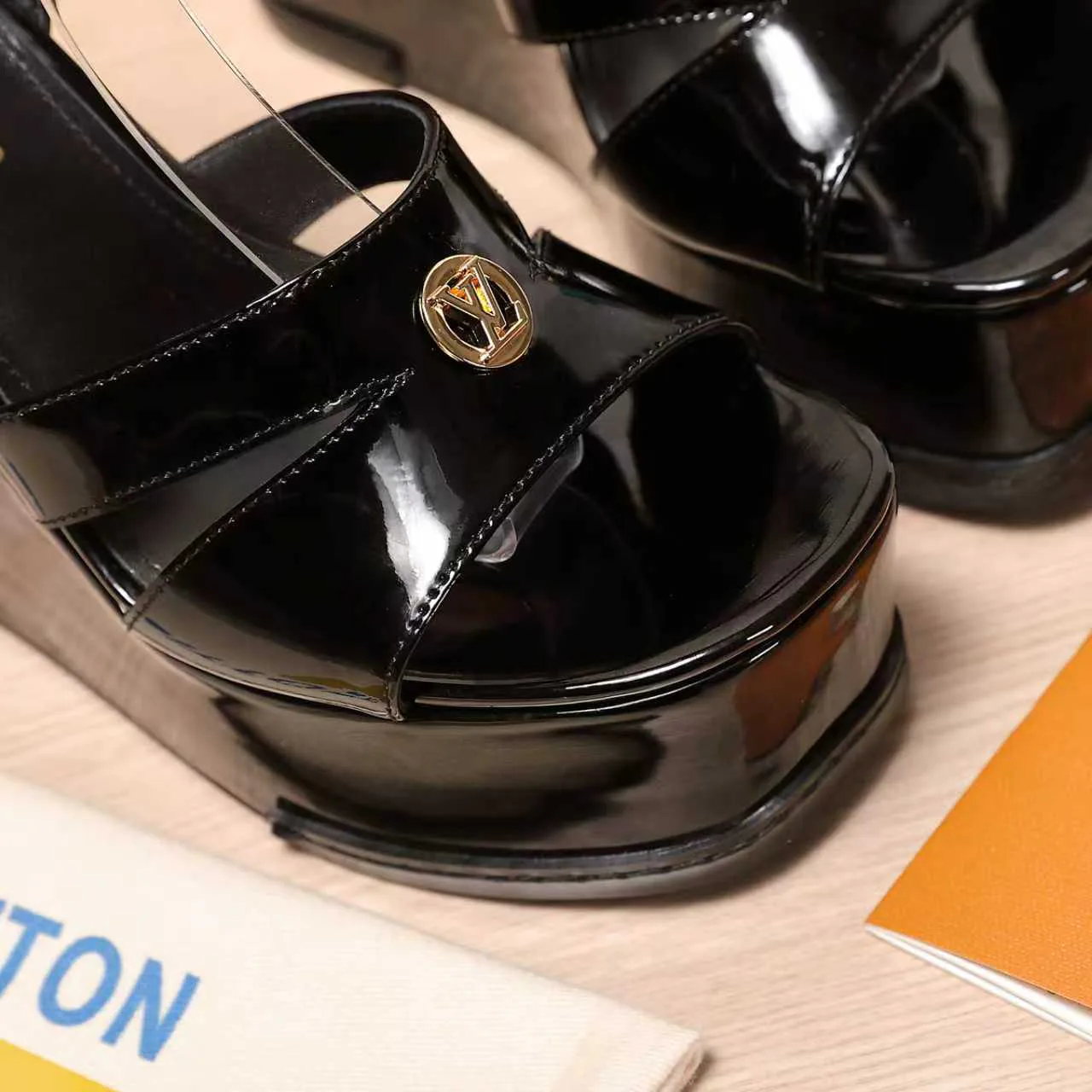 Босоножки Женские Louis Vuitton 113603