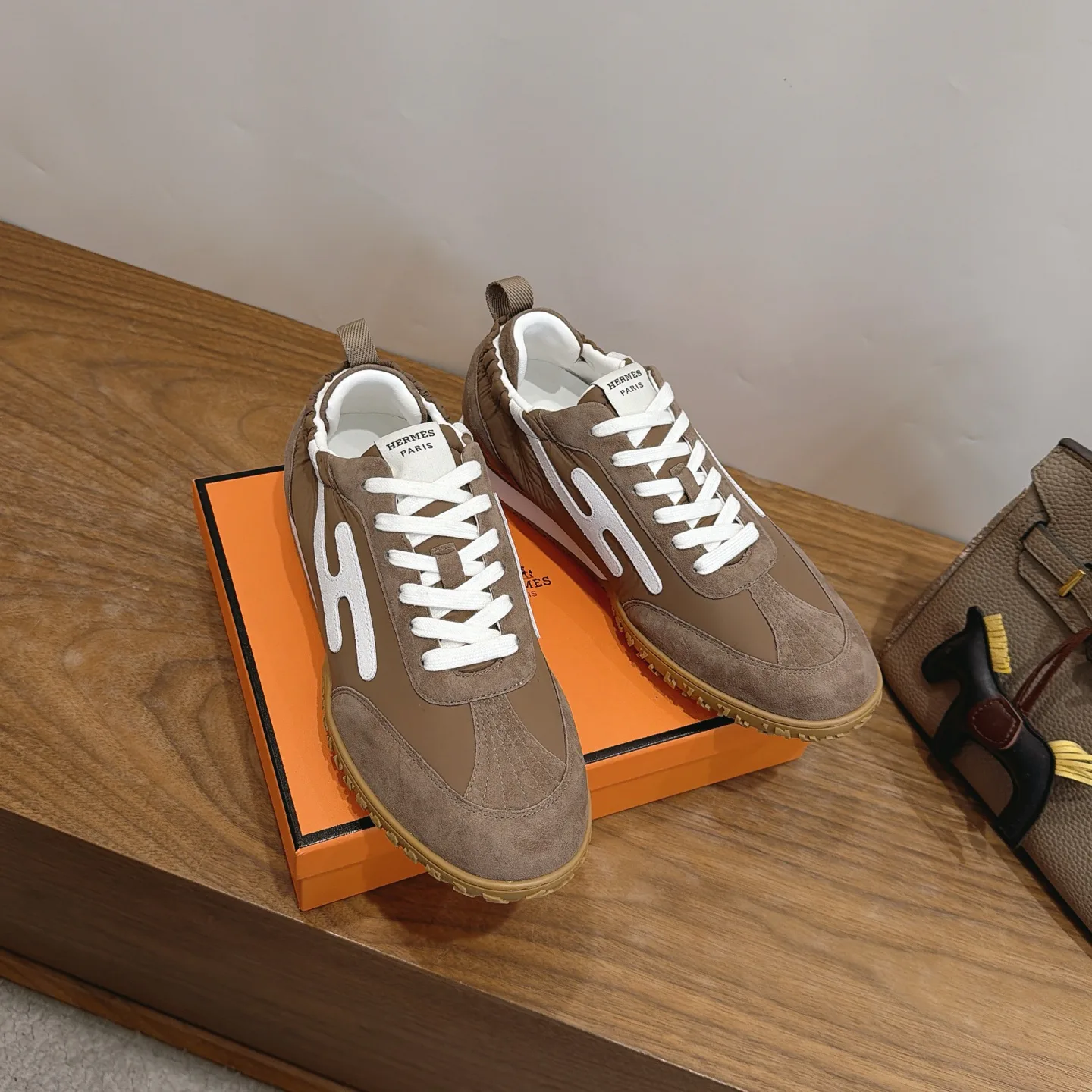 Кроссовки Женские Hermes 18230838