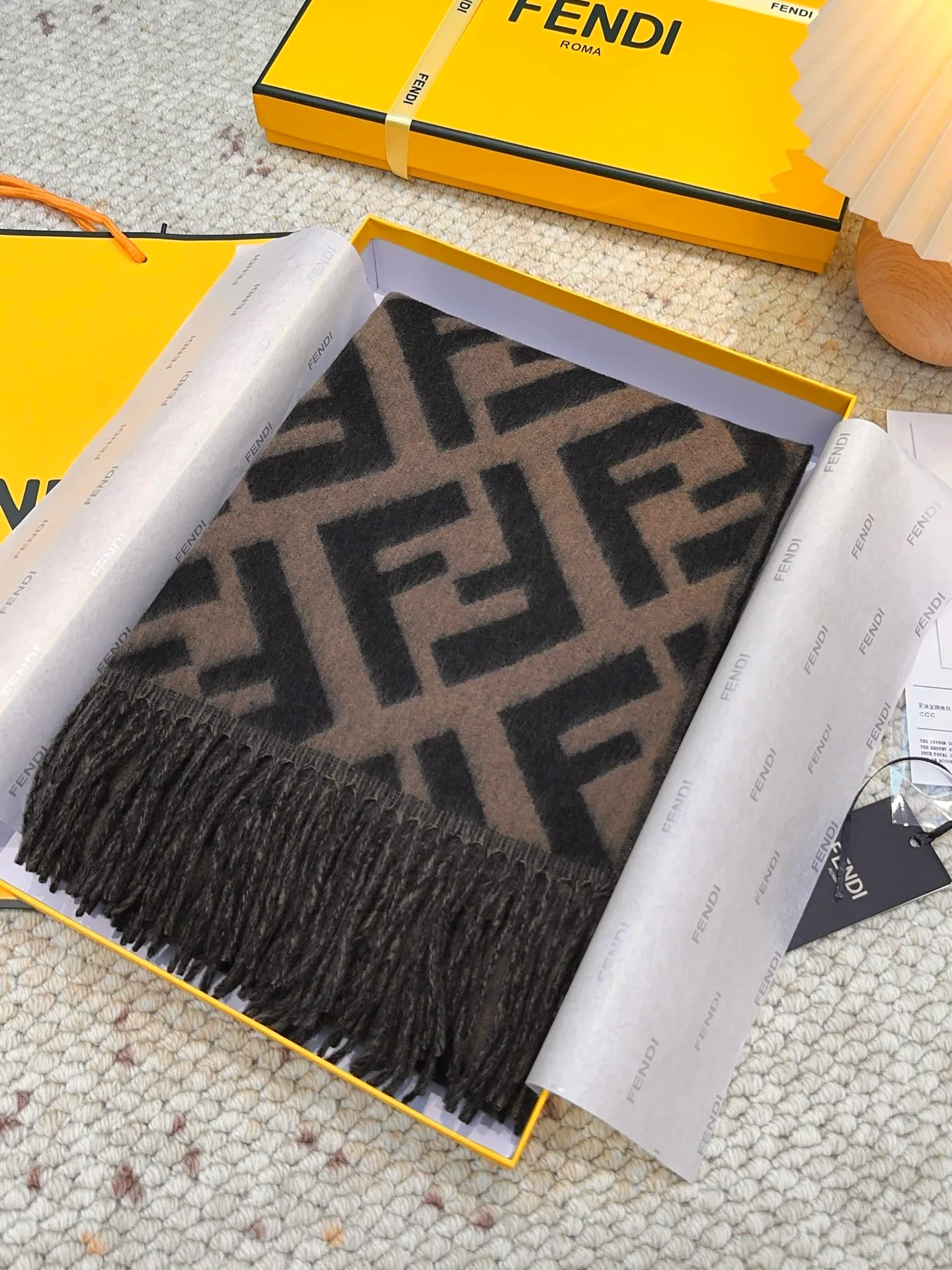 Шарфы Fendi 18105455