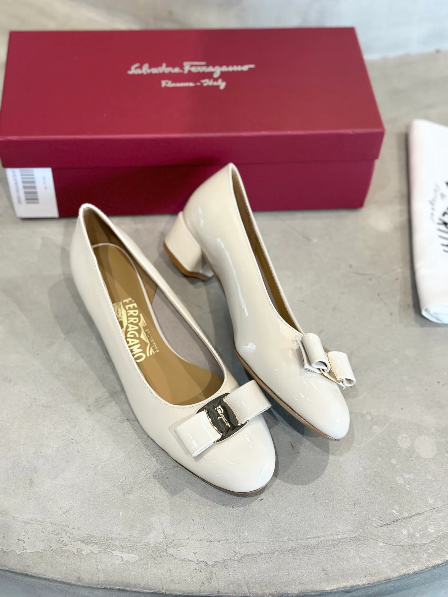 Туфли Женские Salvatore Ferragamo 18340703