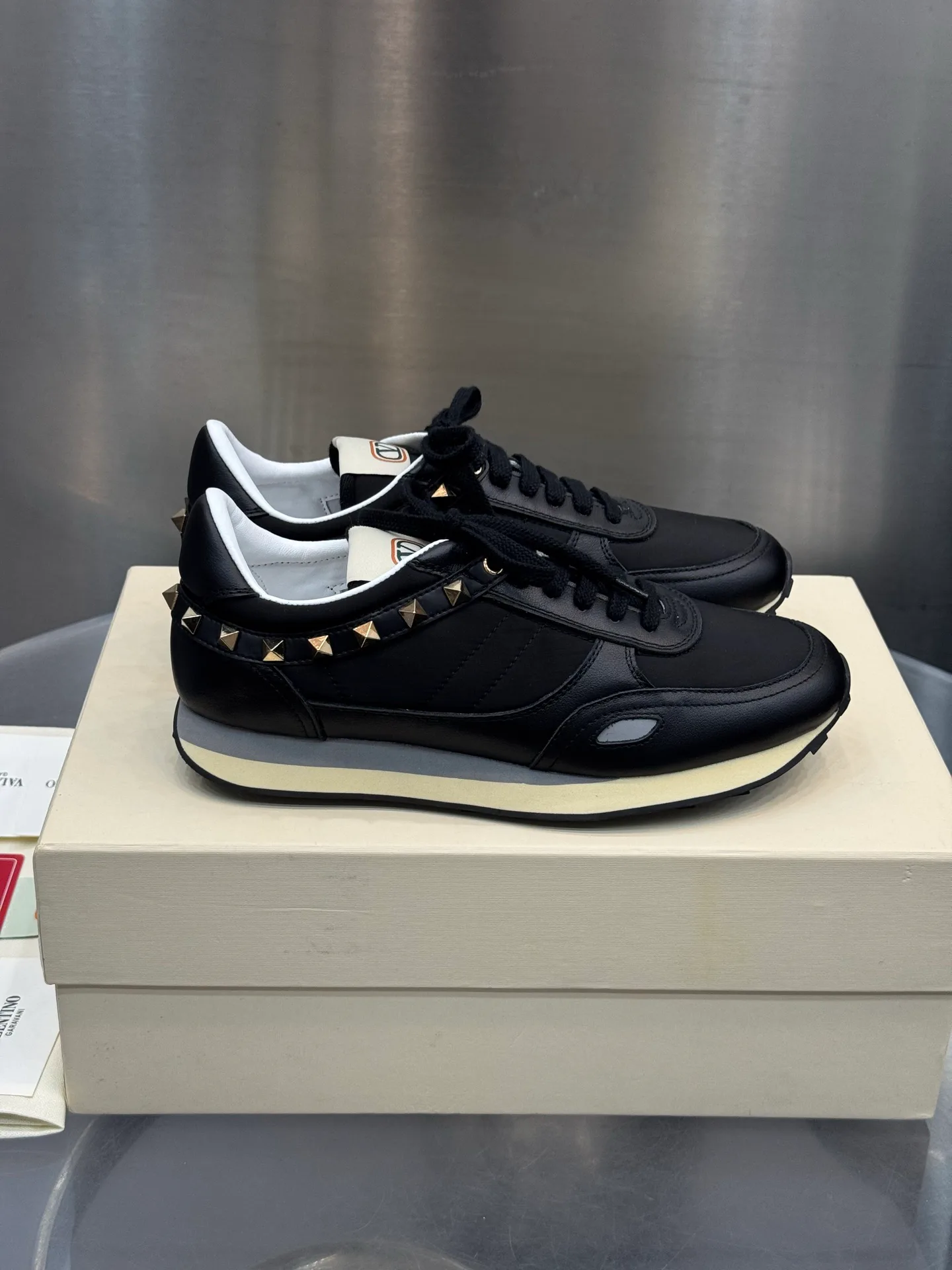 Кроссовки Женские Valentino 18202513