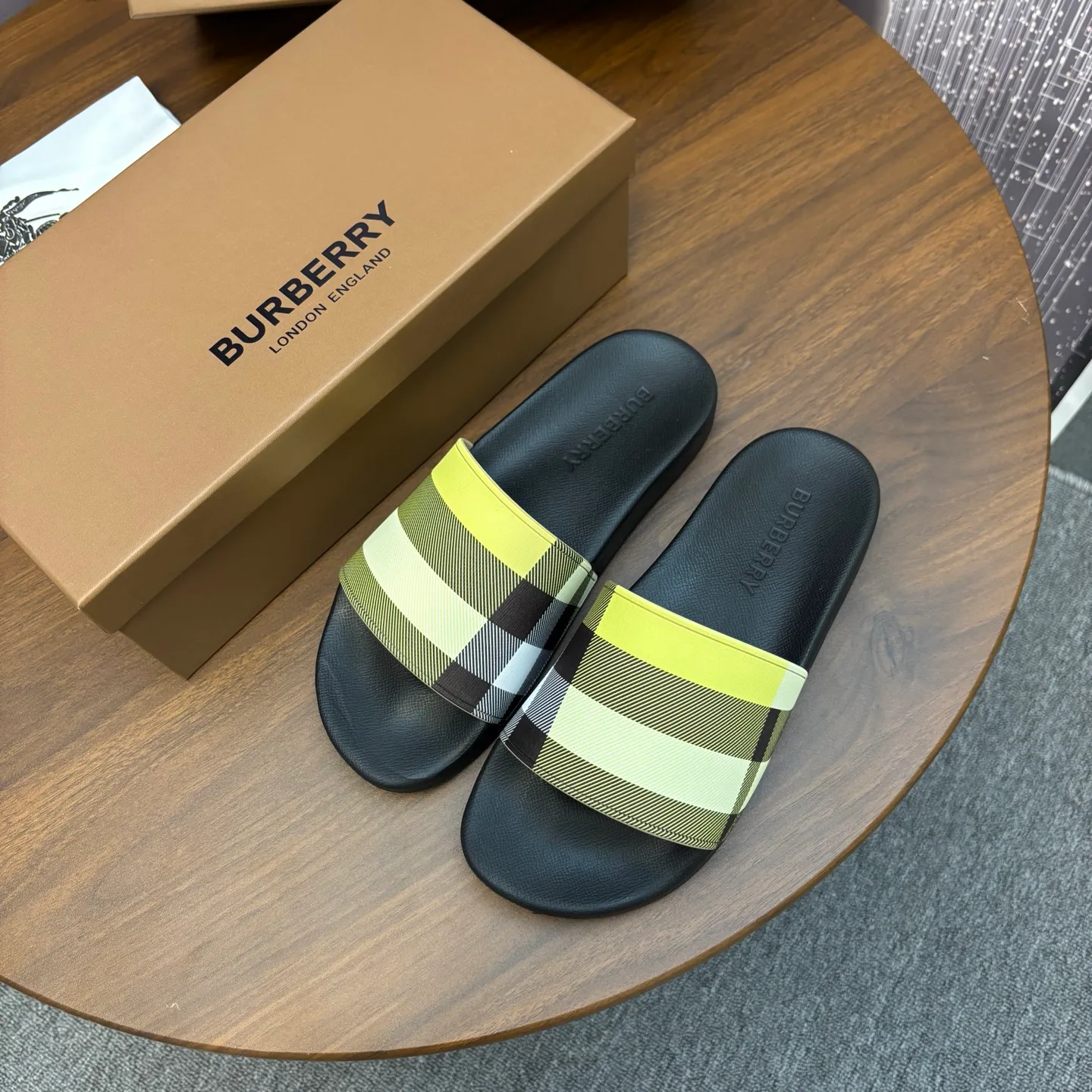 Шлепанцы Женские Burberry 587969