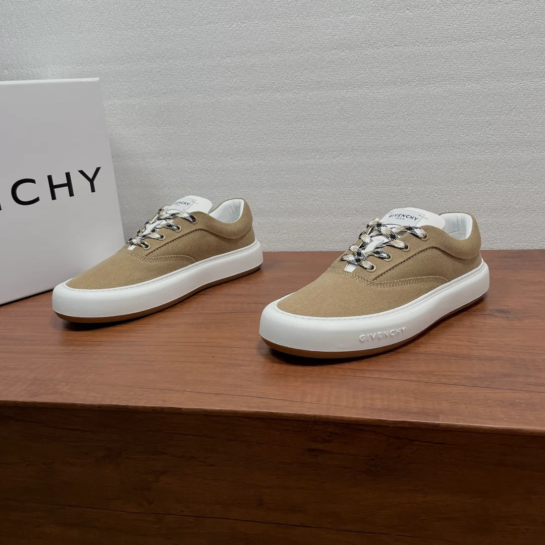 Кроссовки Мужские Givenchy 18697600