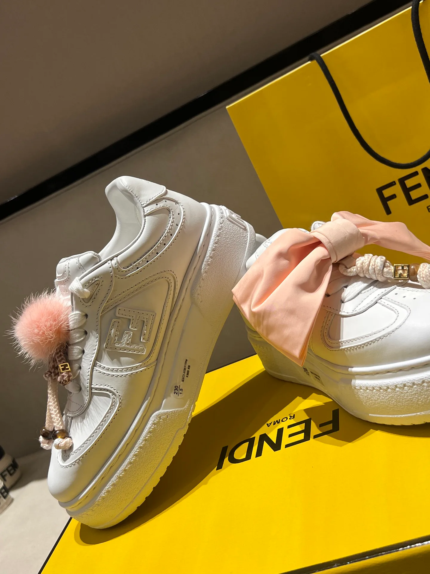 Кроссовки Женские Fendi 18020695