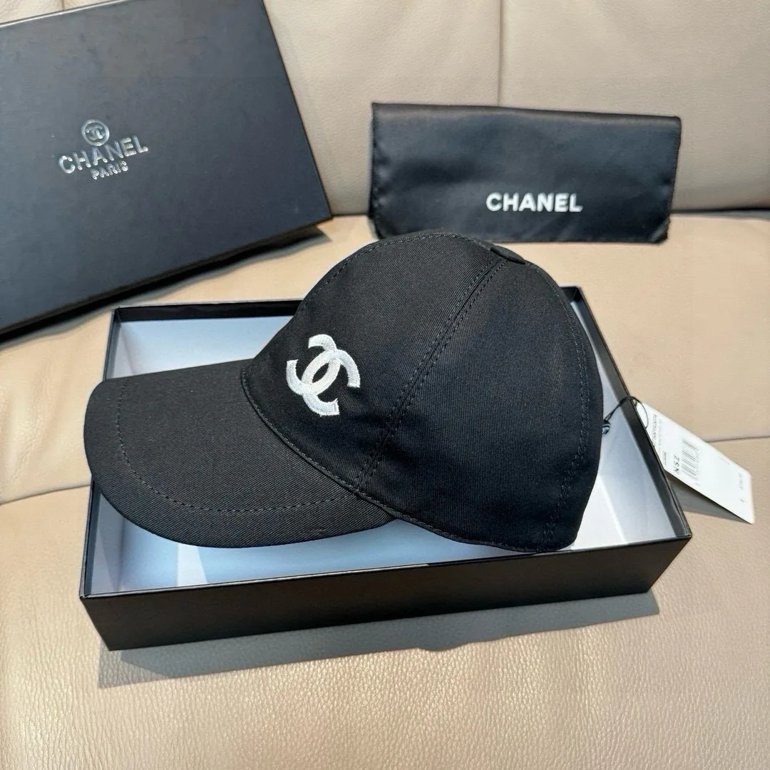 Головные Уборы Chanel 17604829