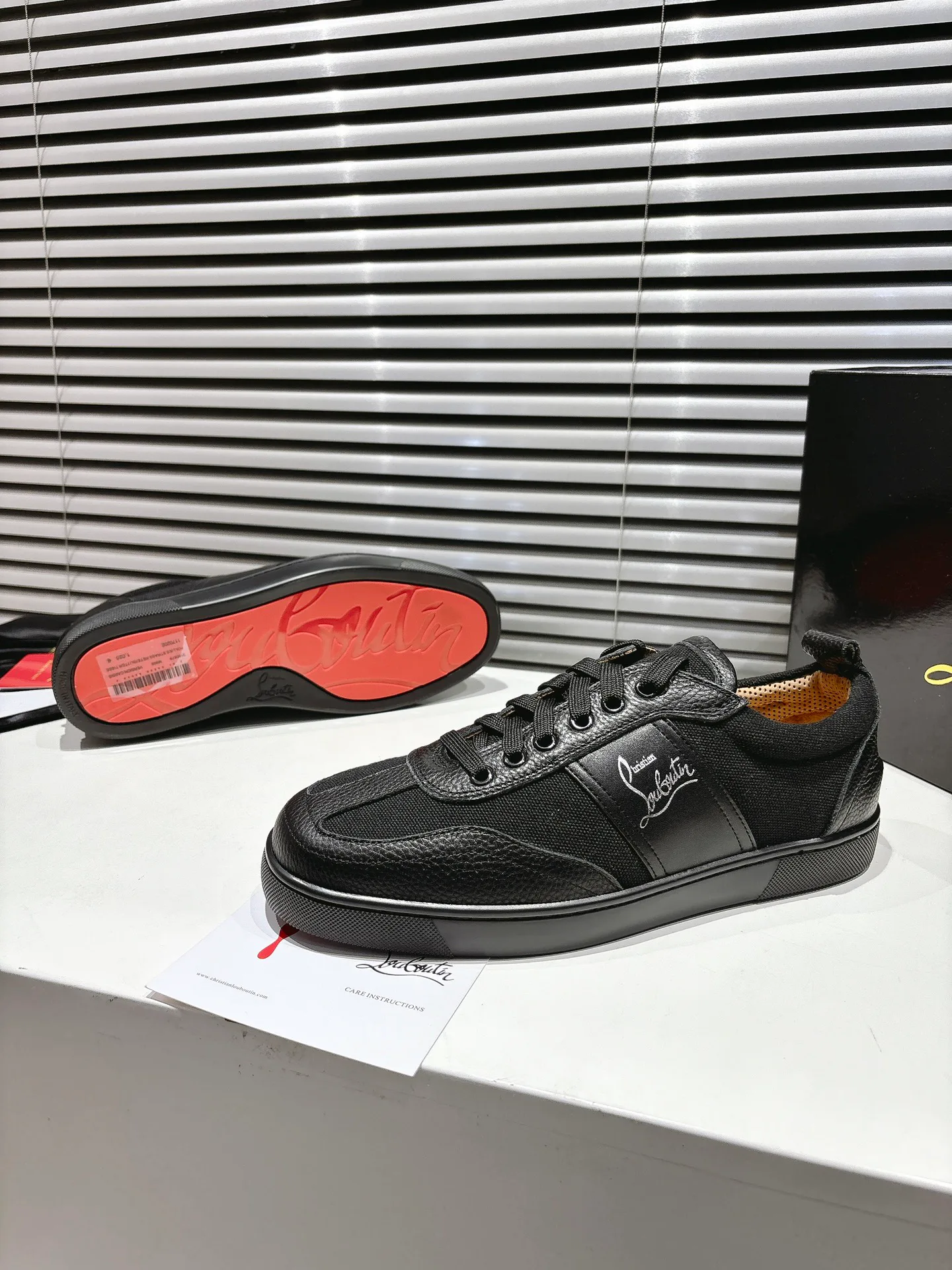 Кроссовки Женские Christian Louboutin 18835413