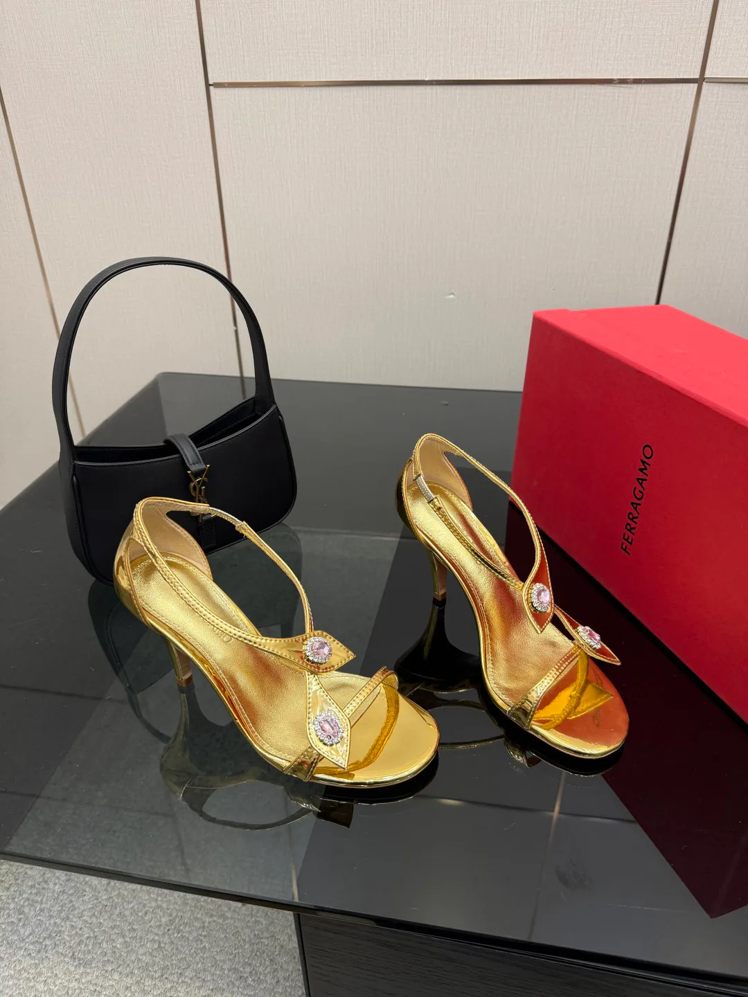 Босоножки Женские Salvatore Ferragamo 5052123