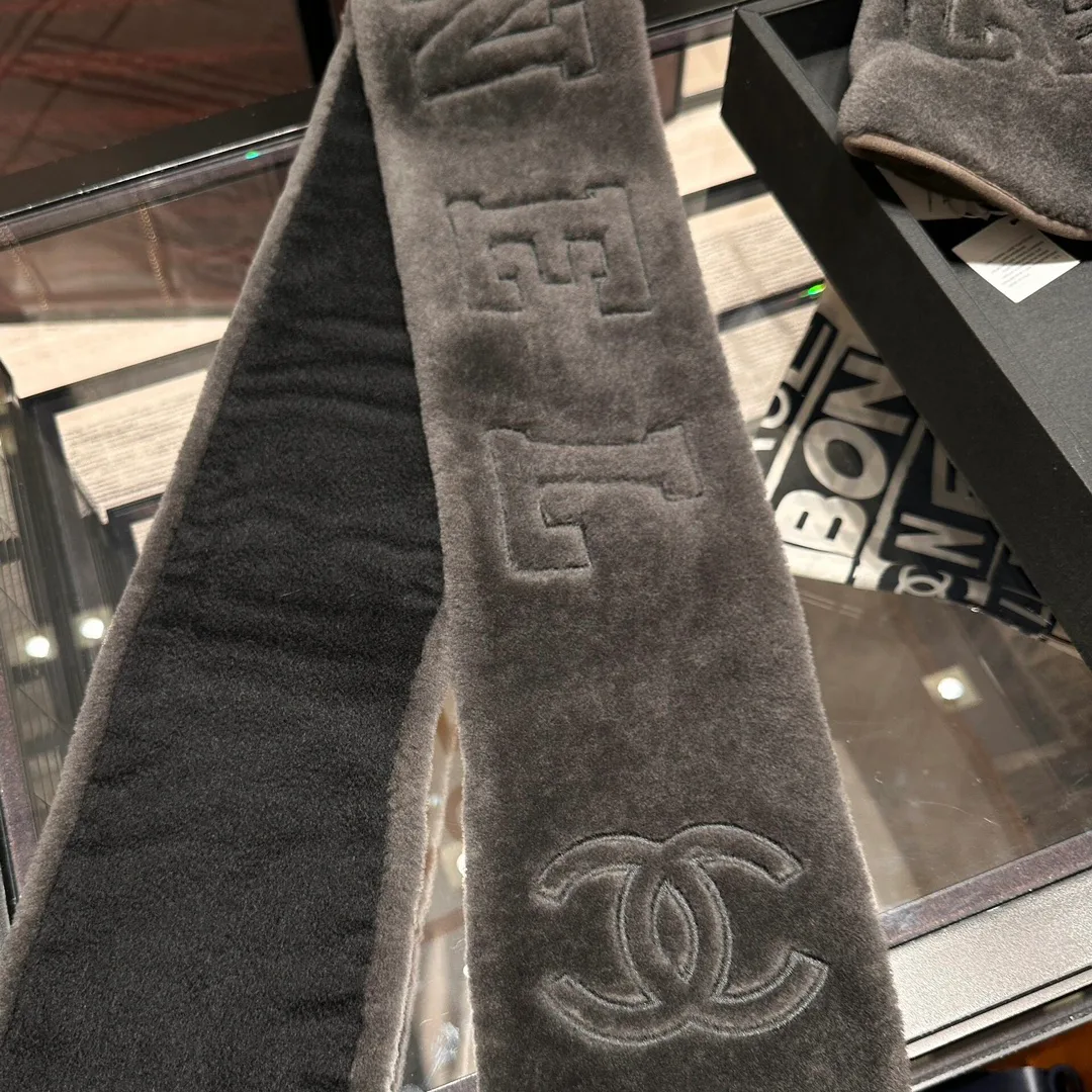 Шарфы Chanel 18347779