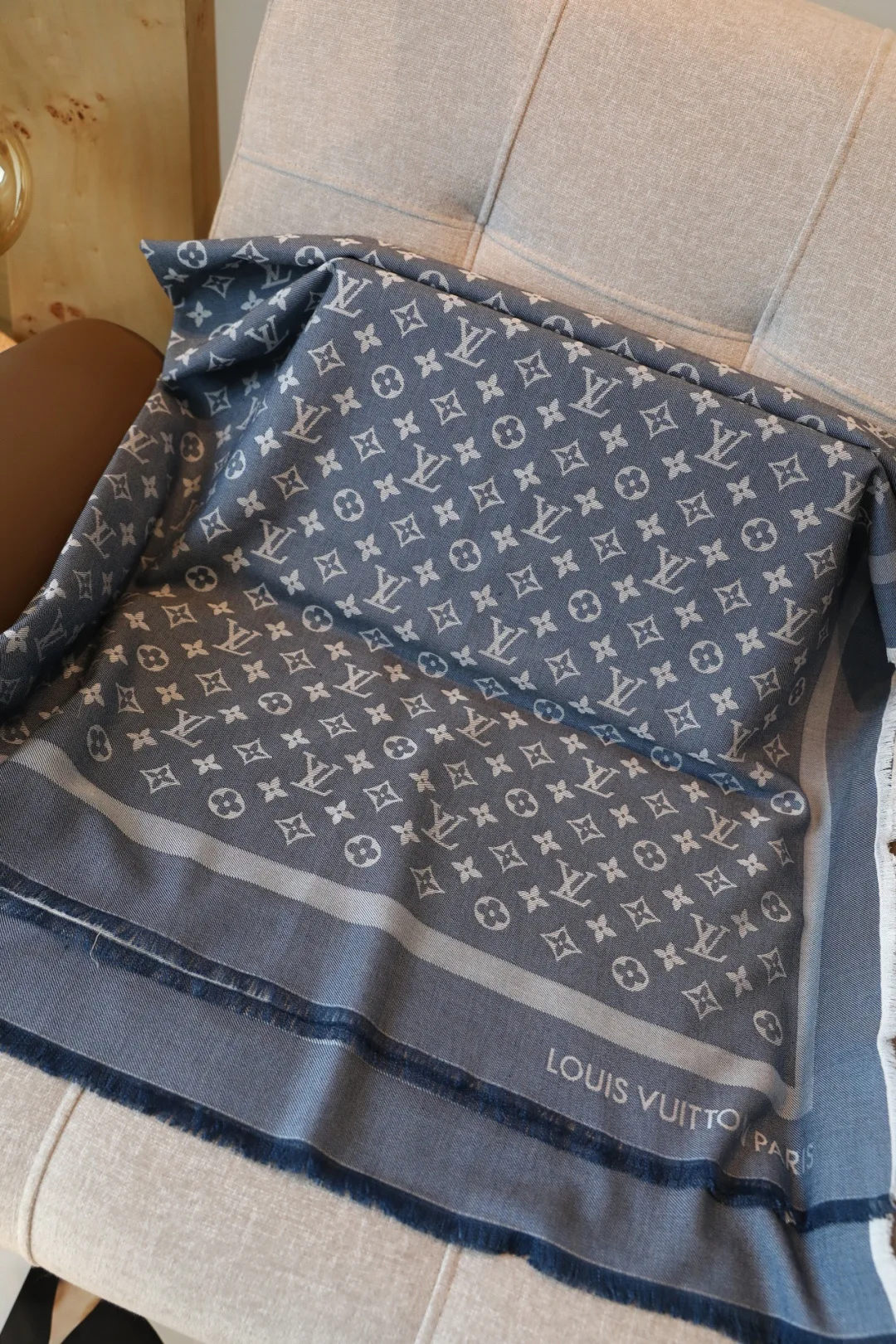 Шарфы Louis Vuitton 18618582