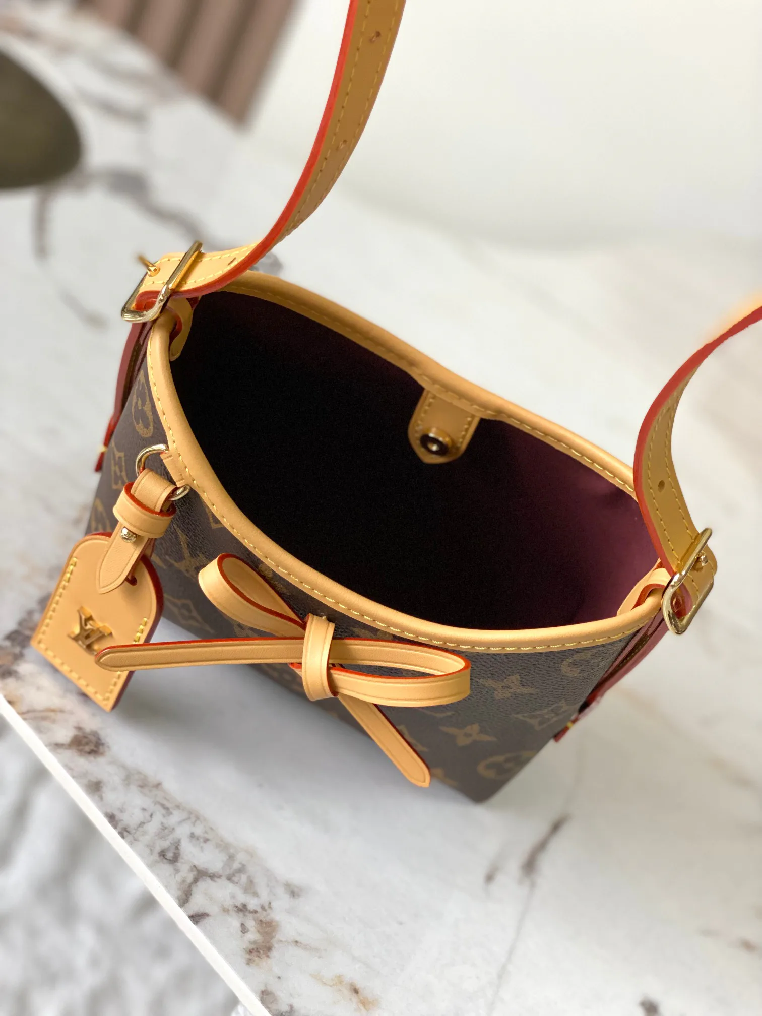 Классические Сумки Женские Louis Vuitton 18170479