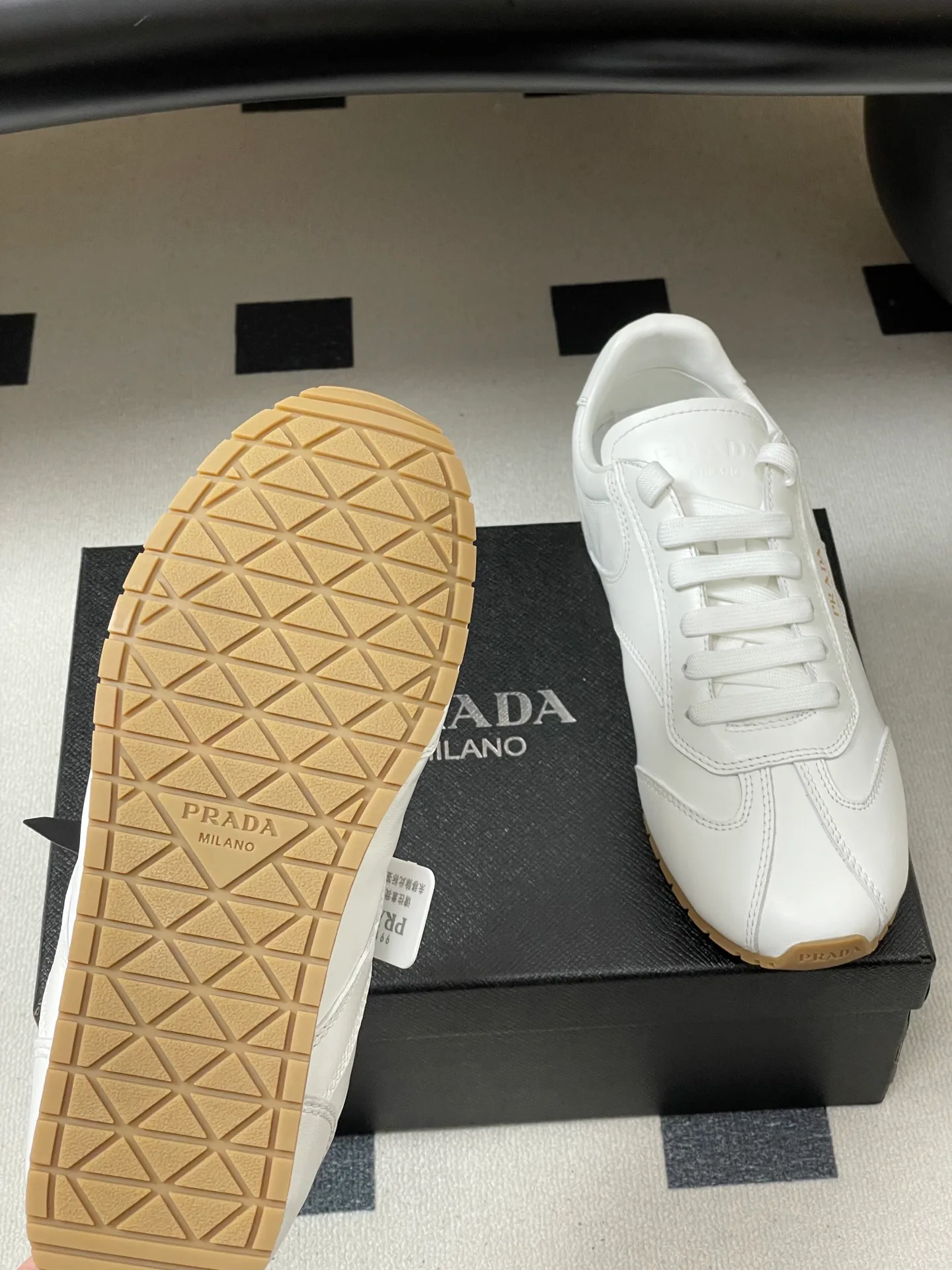 Кроссовки Женские Prada 12810915