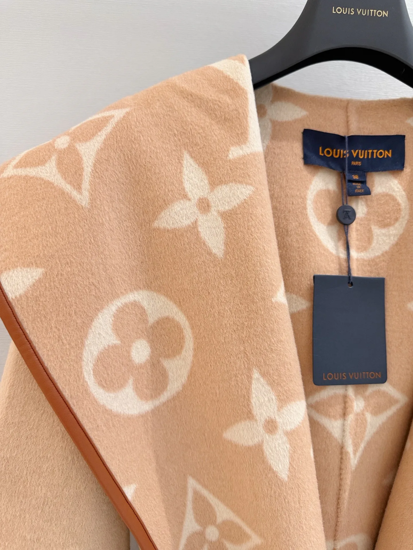 Пальто Женские Louis Vuitton 19063211