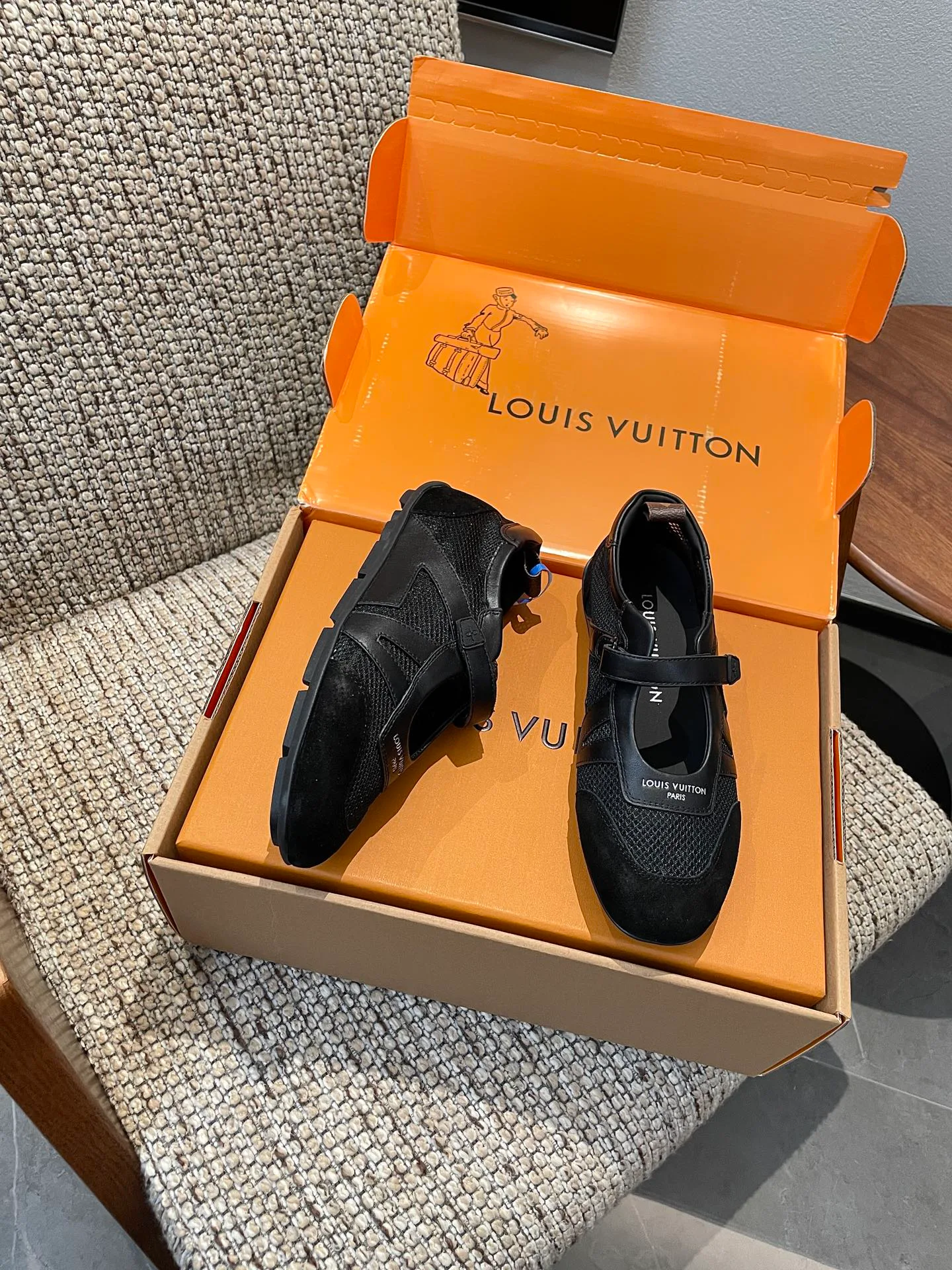 Кроссовки Женские Louis Vuitton 18209167
