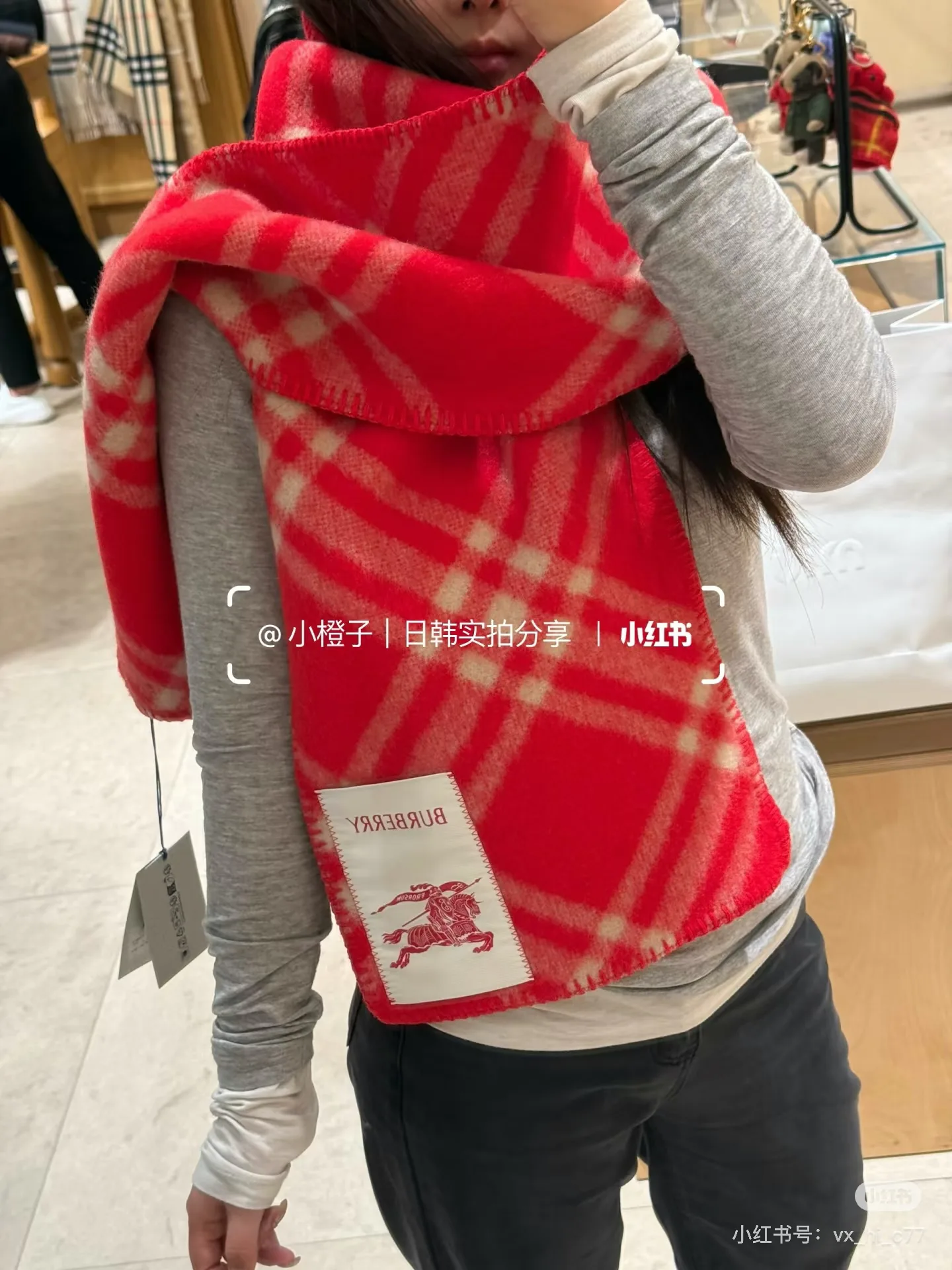 Шарфы Burberry 18507376