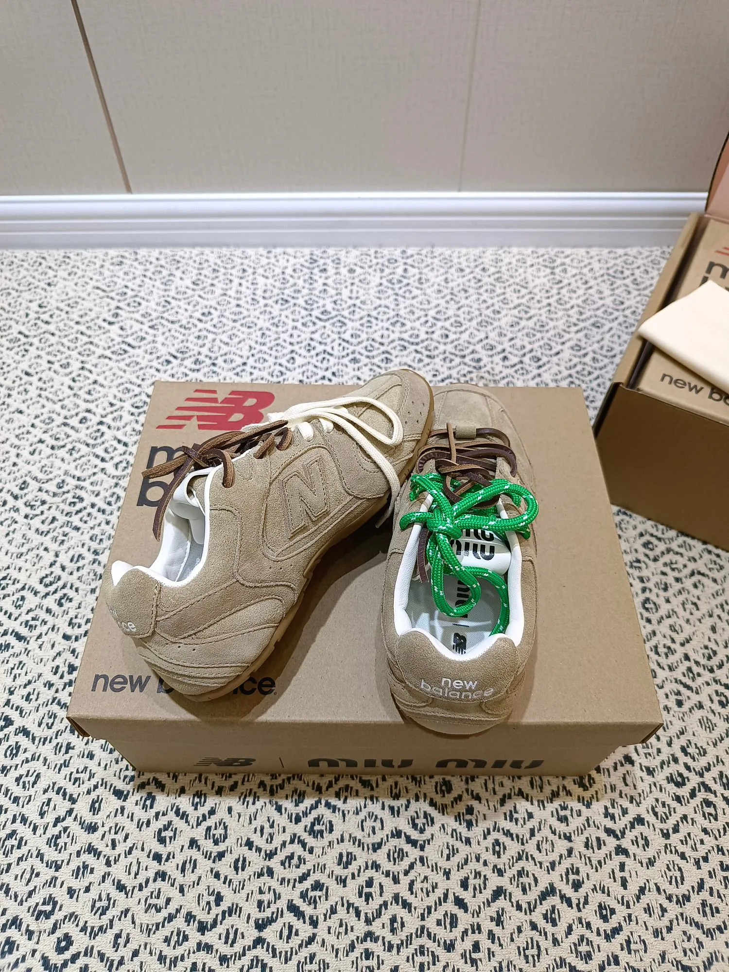 Кроссовки Женские Miu Miu 7399604