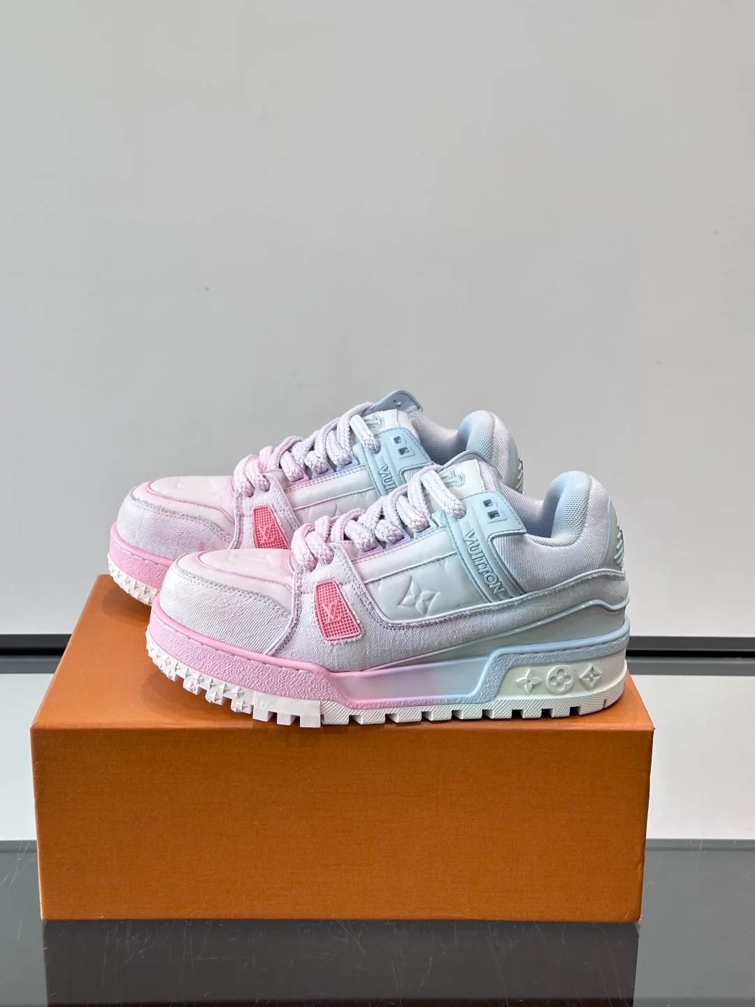 Кроссовки Женские Louis Vuitton 13580306