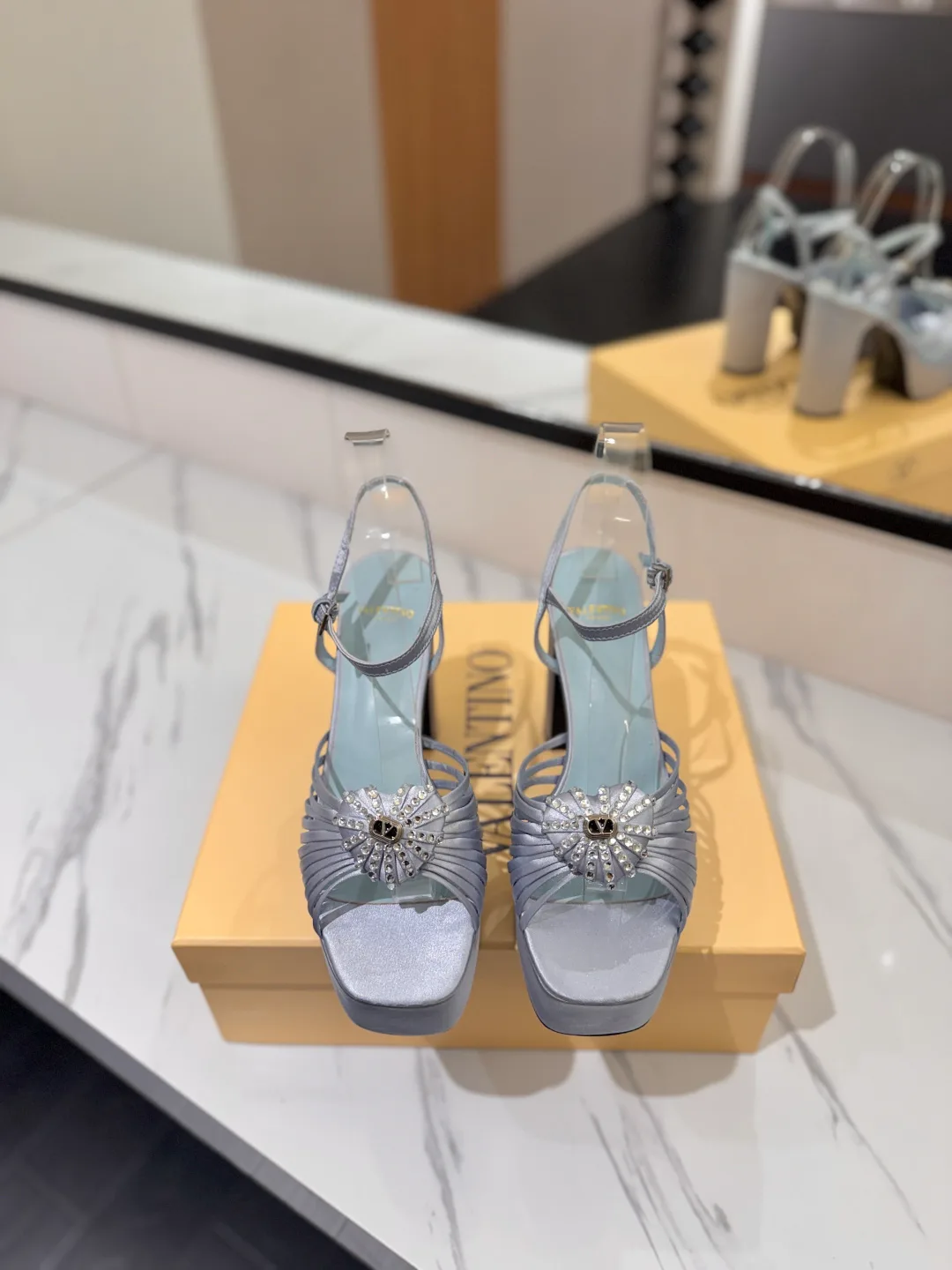 Босоножки Женские Valentino 18134892