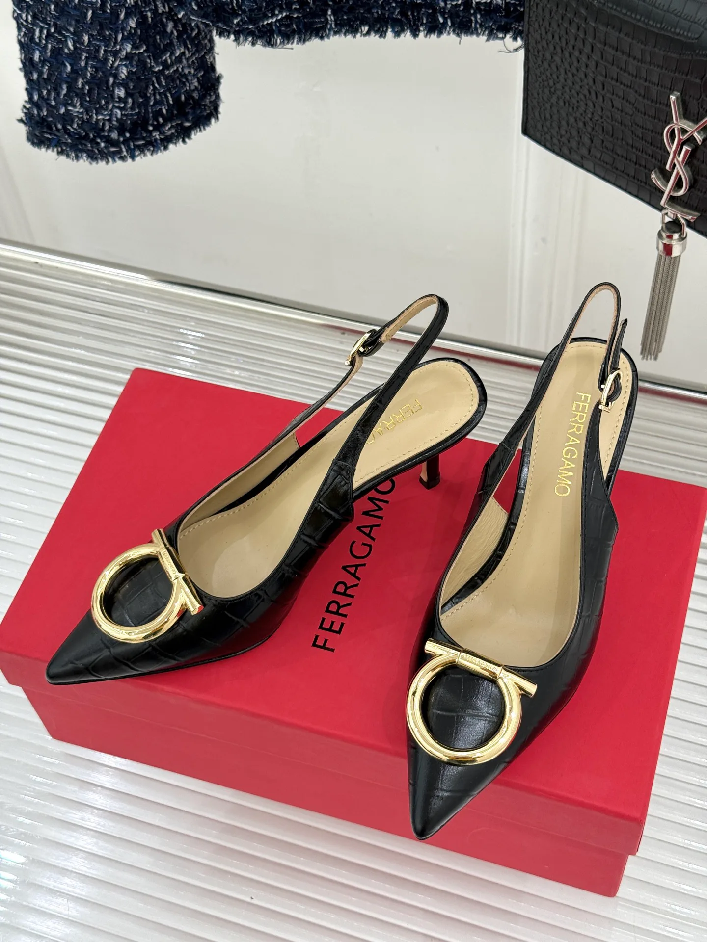 Босоножки Женские Salvatore Ferragamo 11312303