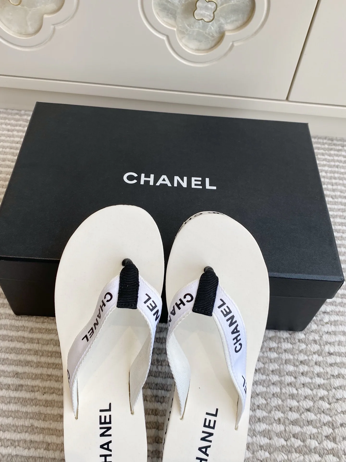 Шлепанцы Женские Chanel 11909760