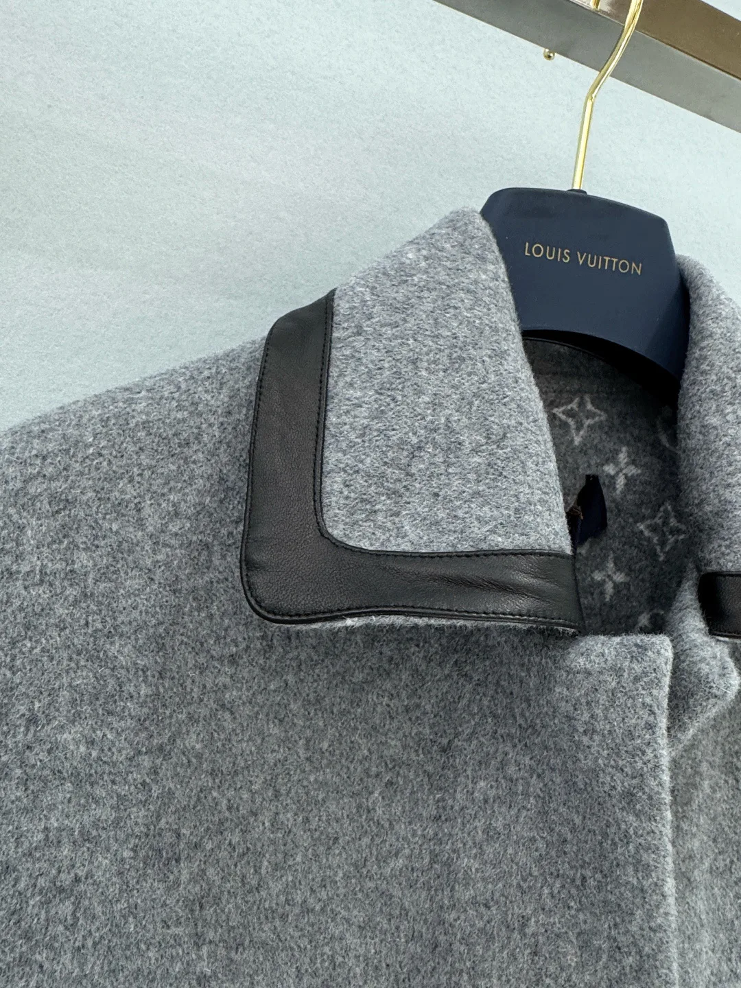Пальто Женские Louis Vuitton 19120883