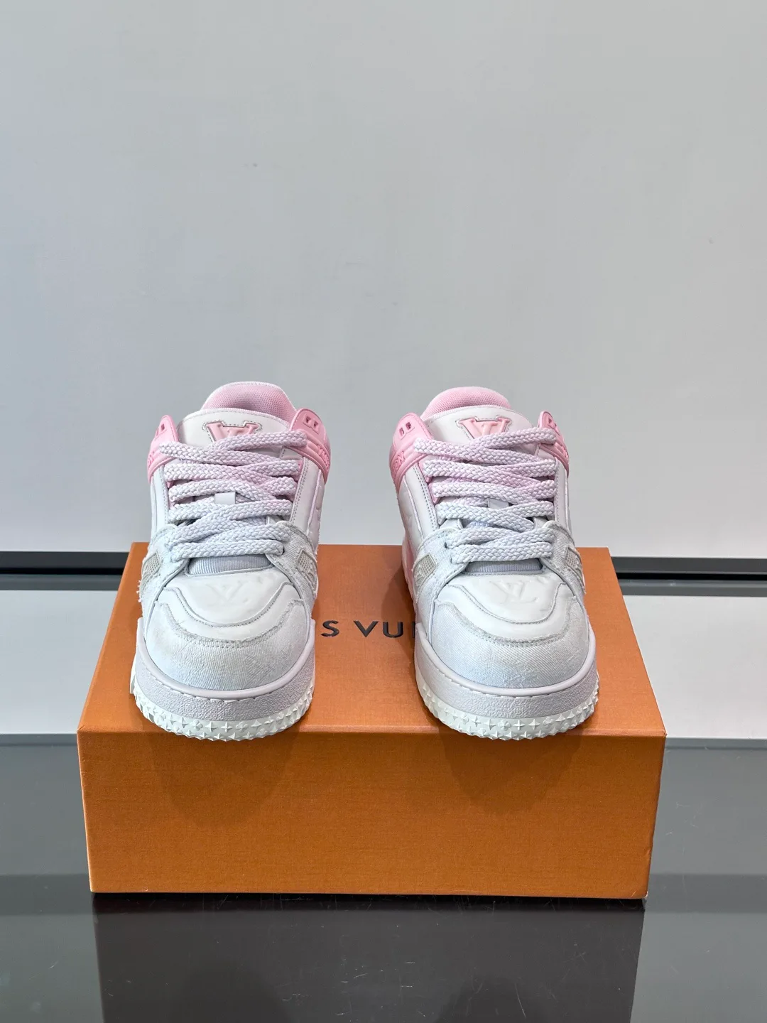 Кроссовки Женские Louis Vuitton 13580307