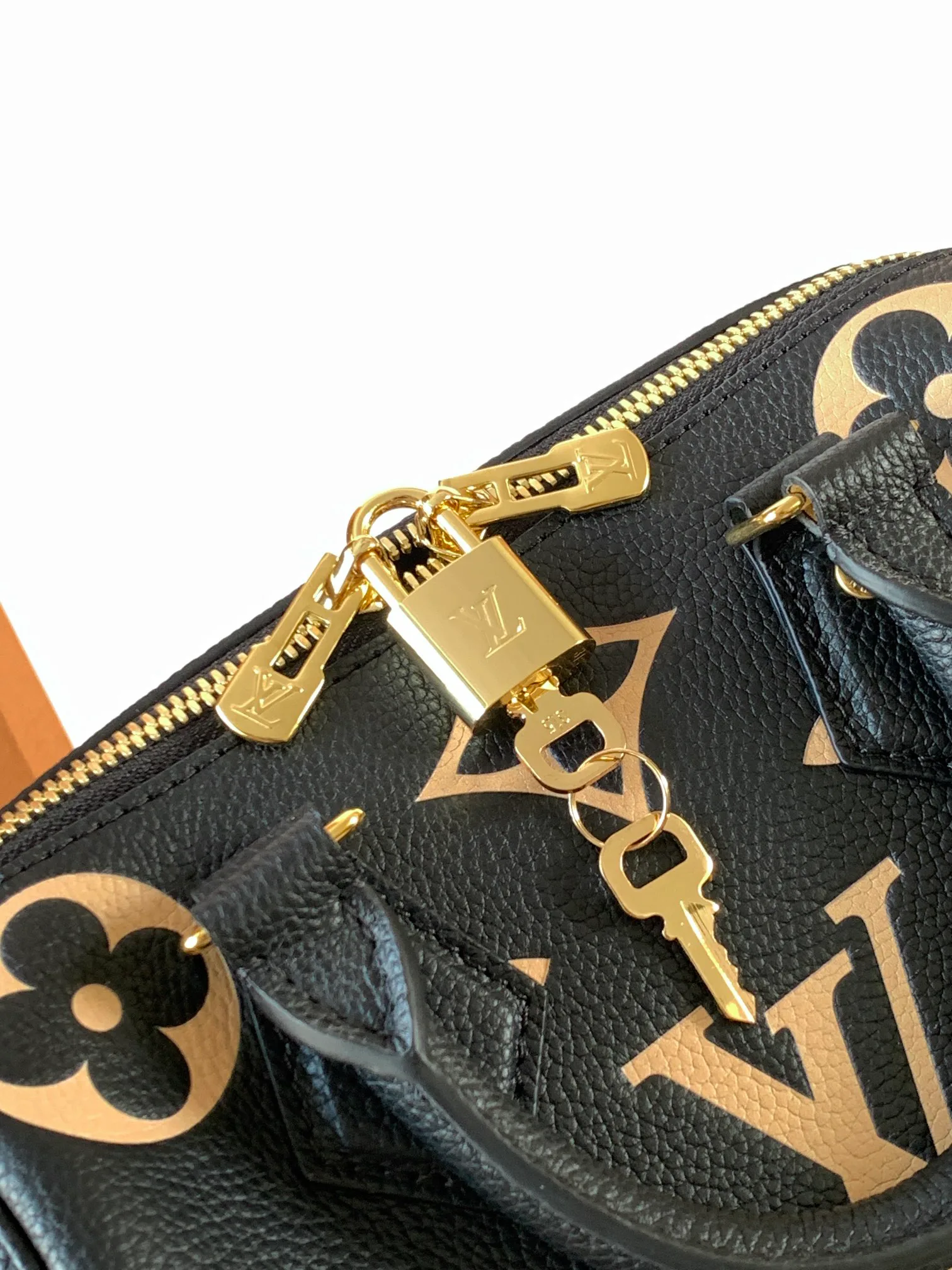 Сумки На Ремне Женские Louis Vuitton 30610