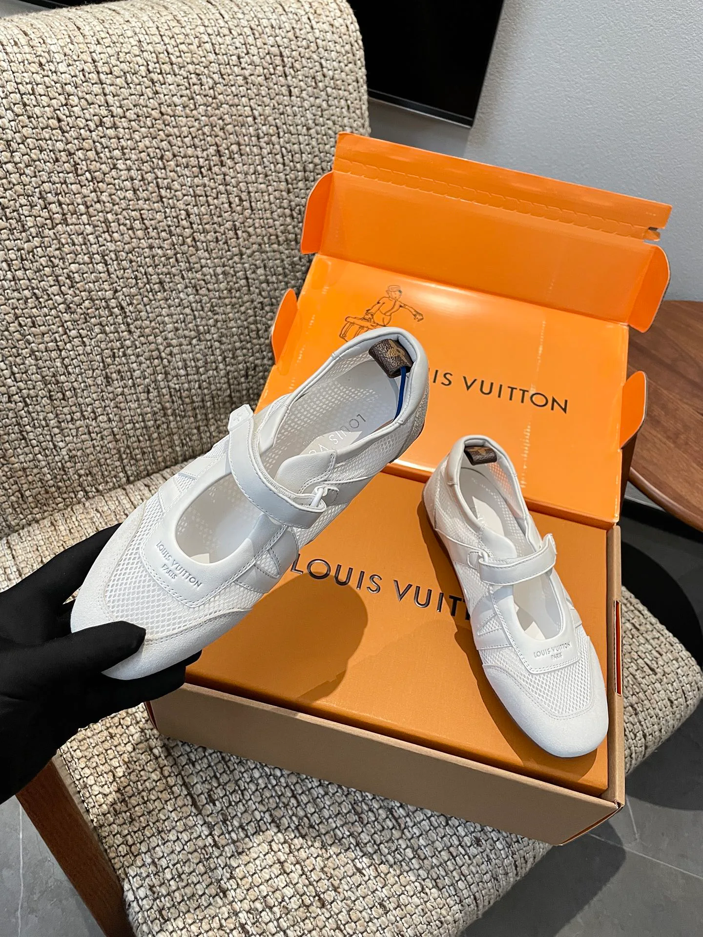 Кроссовки Женские Louis Vuitton 18209169