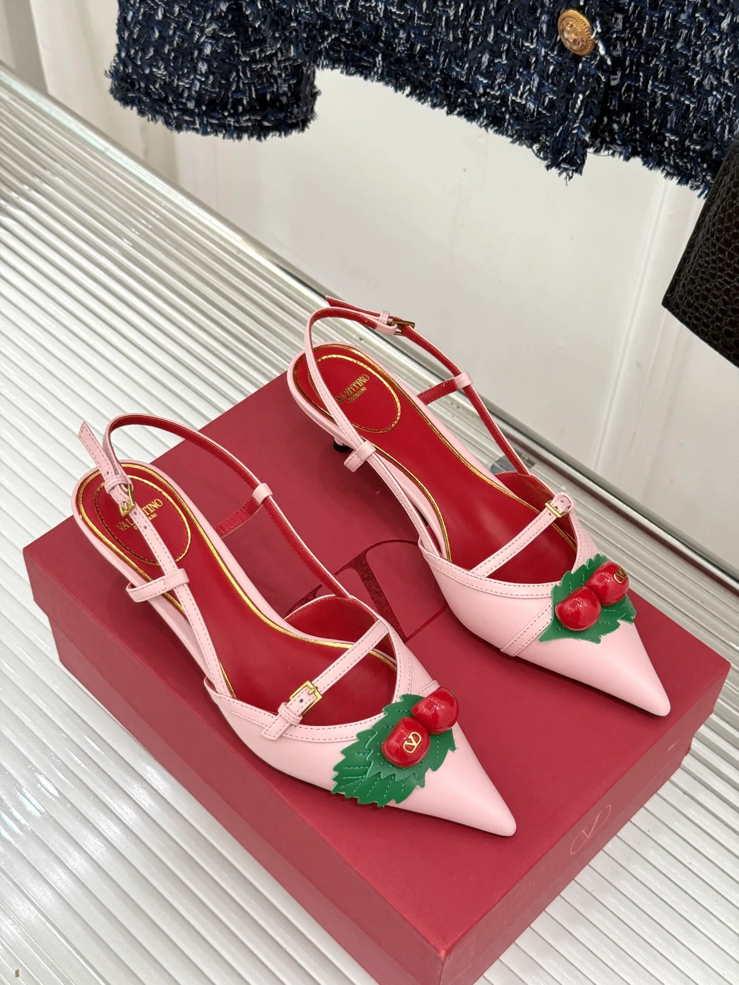 Босоножки Женские Valentino 16973357