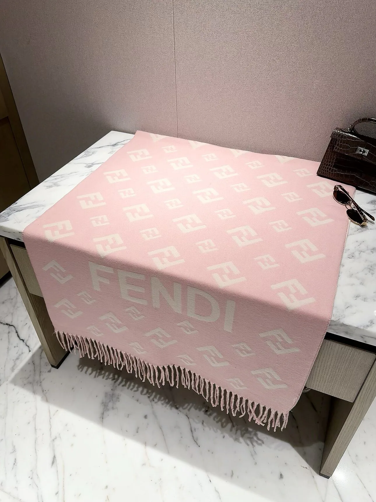 Шарфы Fendi 18322644