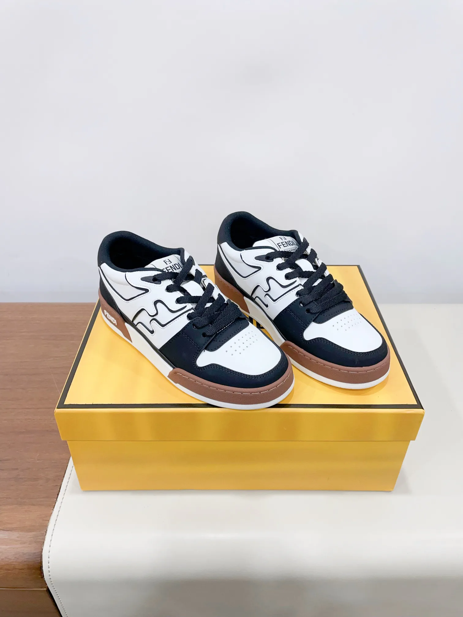 Кроссовки Женские Fendi