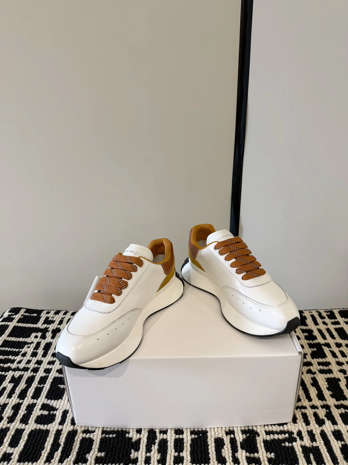 Кроссовки Женские Alexander Mcqueen 13343932