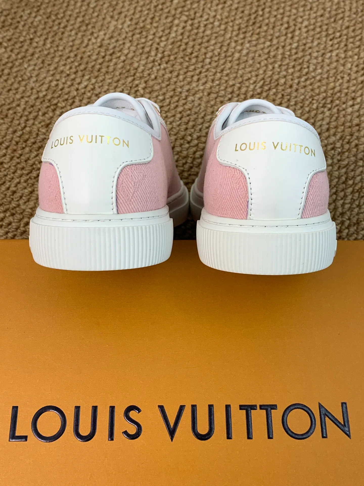 Кроссовки Женские Louis Vuitton 17545206