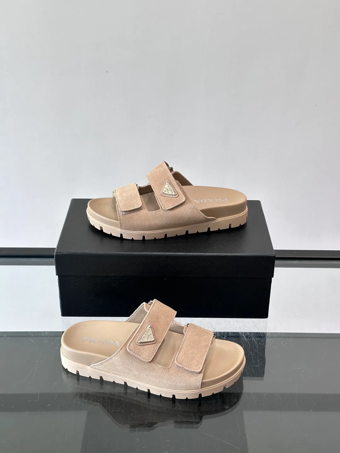 Шлепанцы Женские Prada 17689185