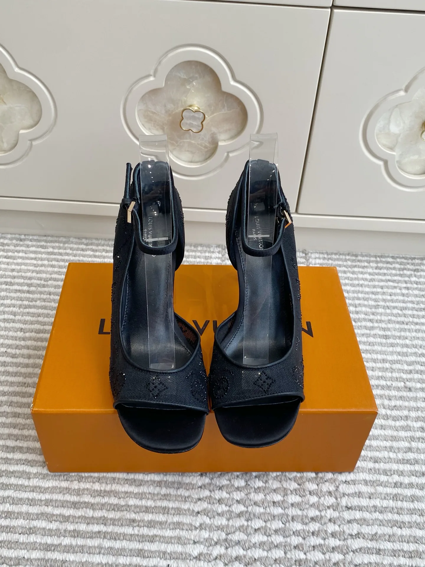 Босоножки Женские Louis Vuitton 12742541