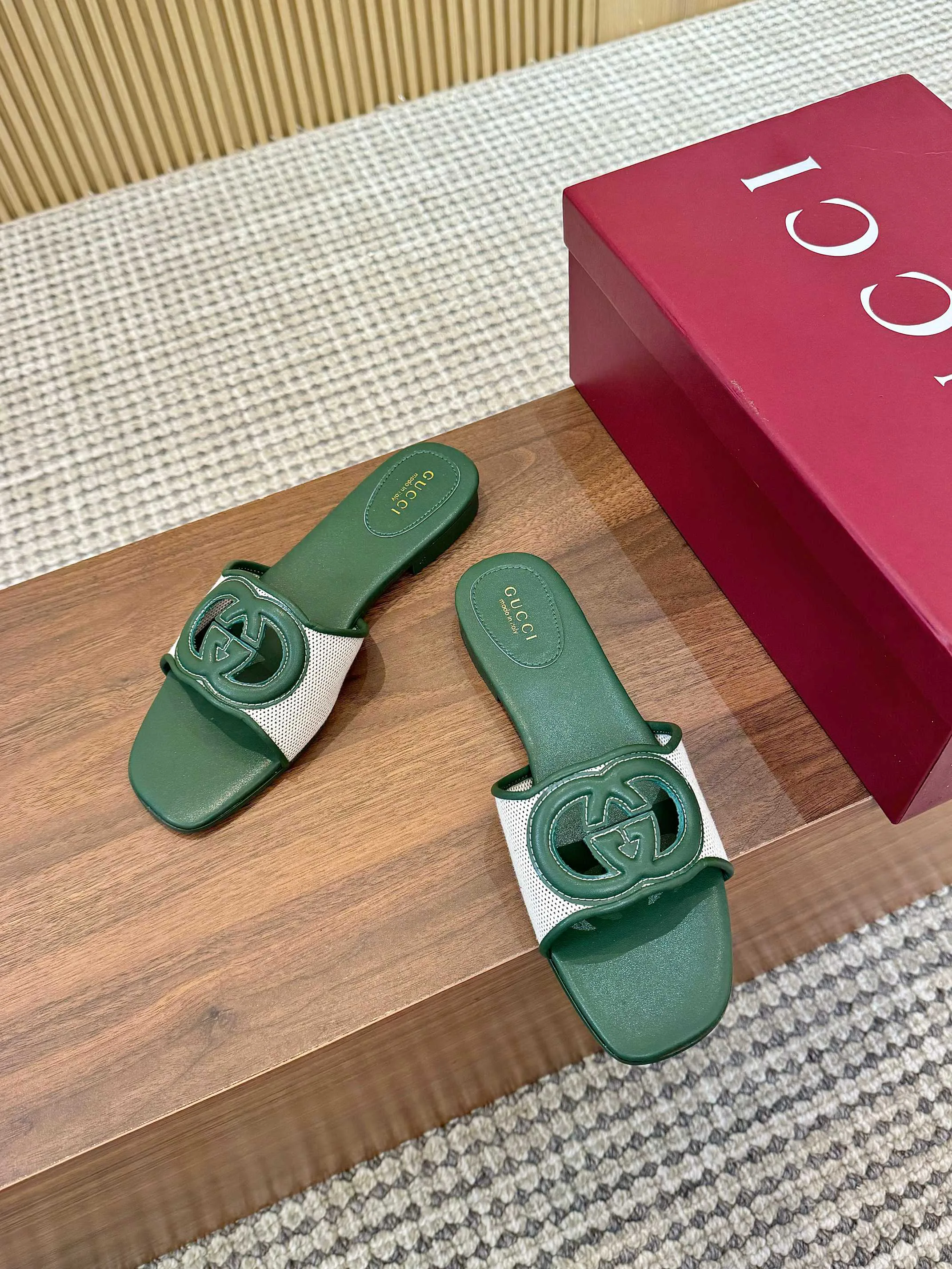 Шлепанцы Женские Gucci 11890977
