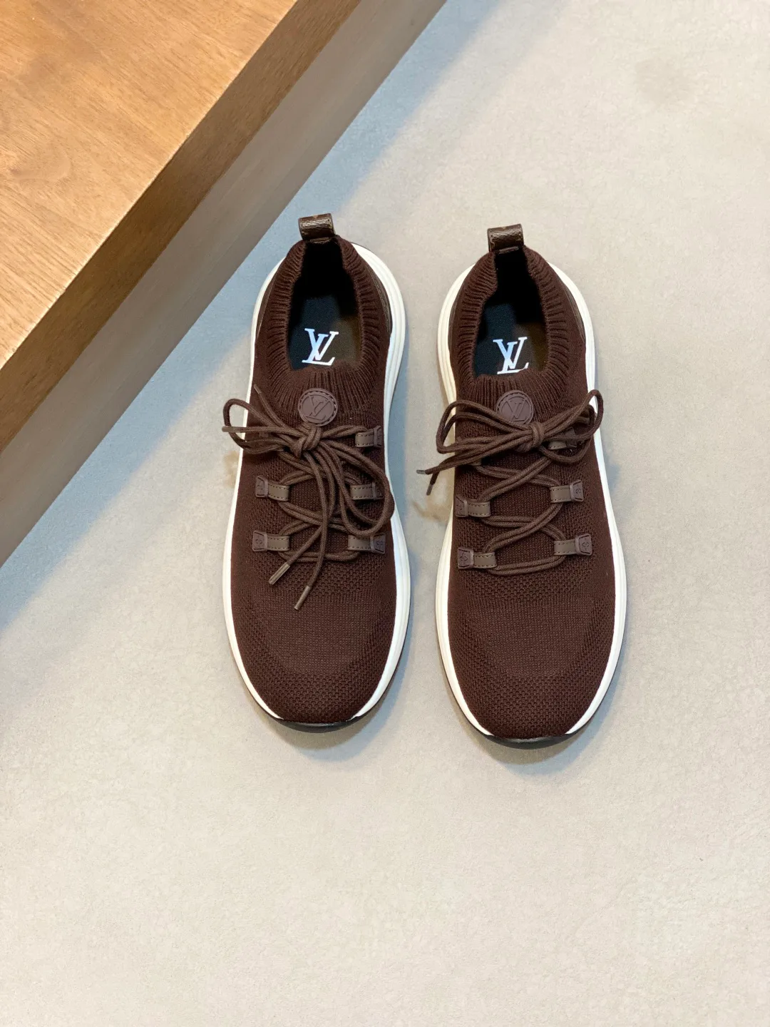 Кроссовки Женские Louis Vuitton 18749230