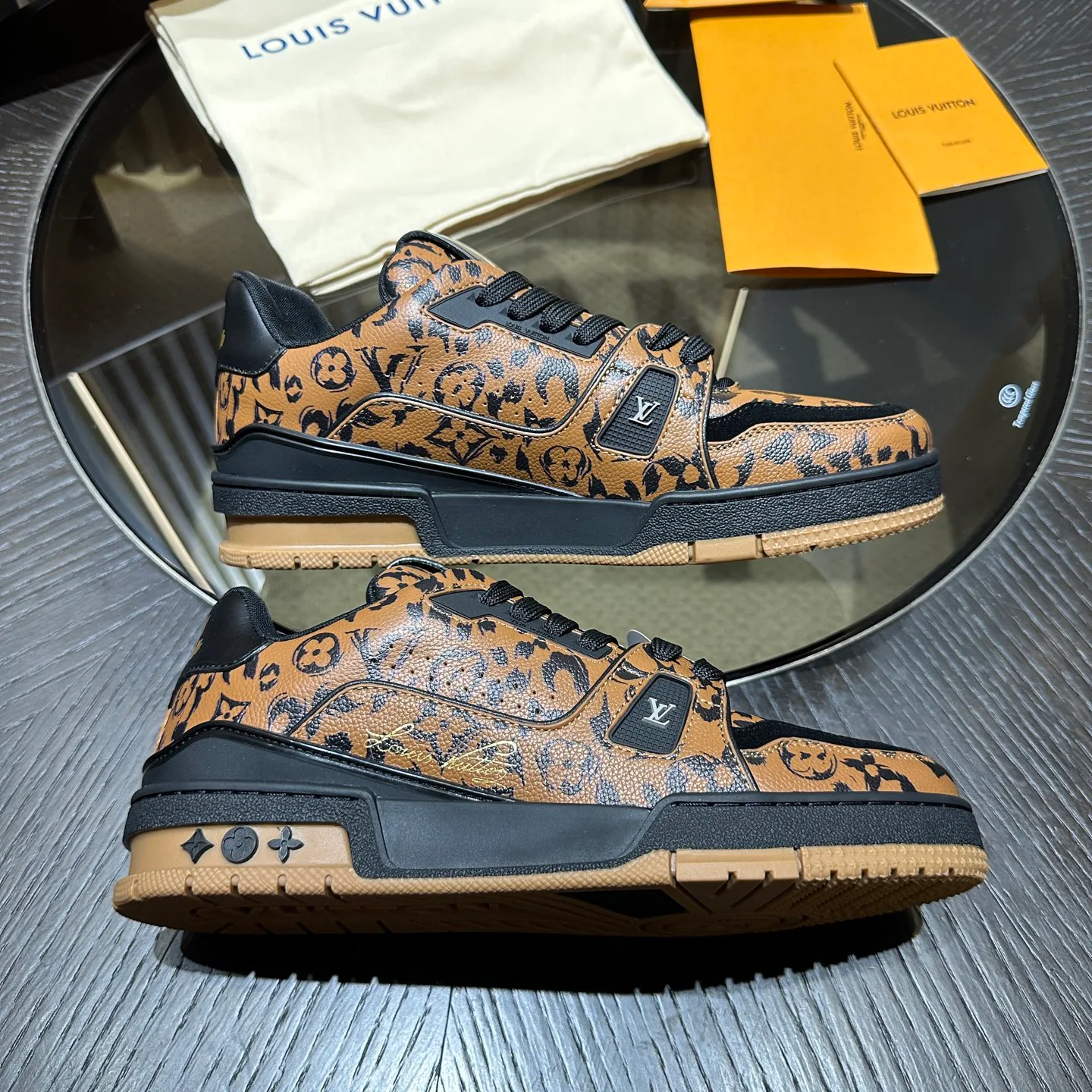Кроссовки Женские Louis Vuitton 18192442